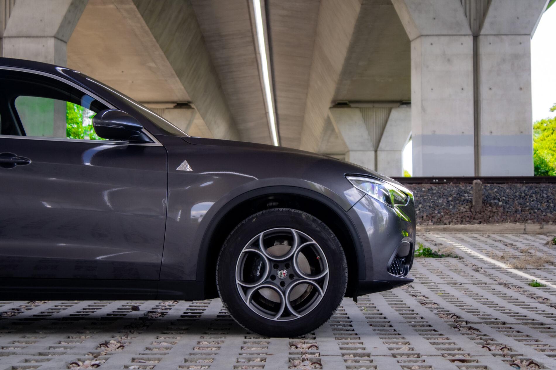 2019 Alfa Romeo Stelvio, sivá suv, 56 139 km