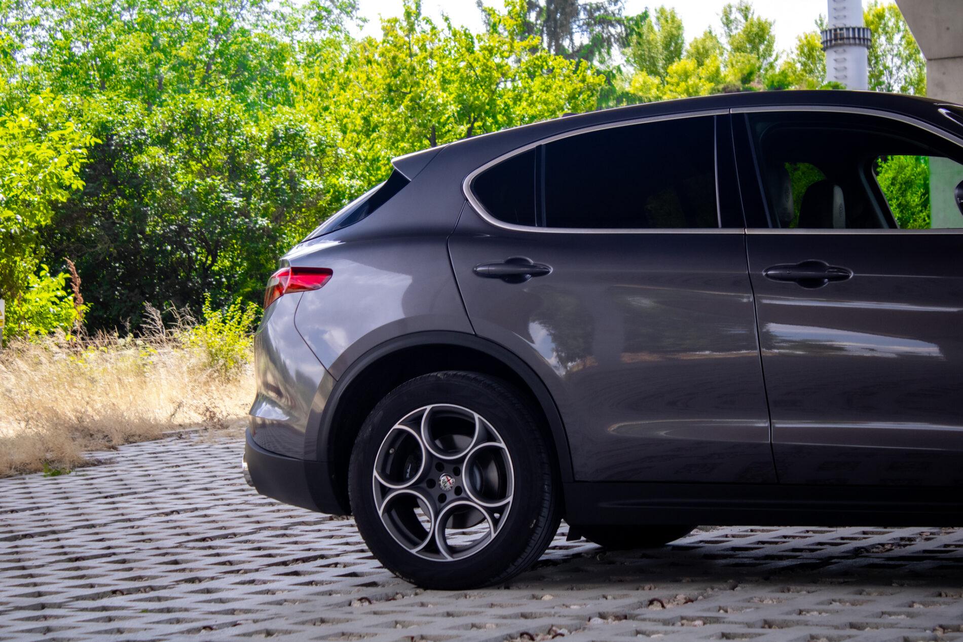 2019 Alfa Romeo Stelvio, sivá suv, 56 139 km