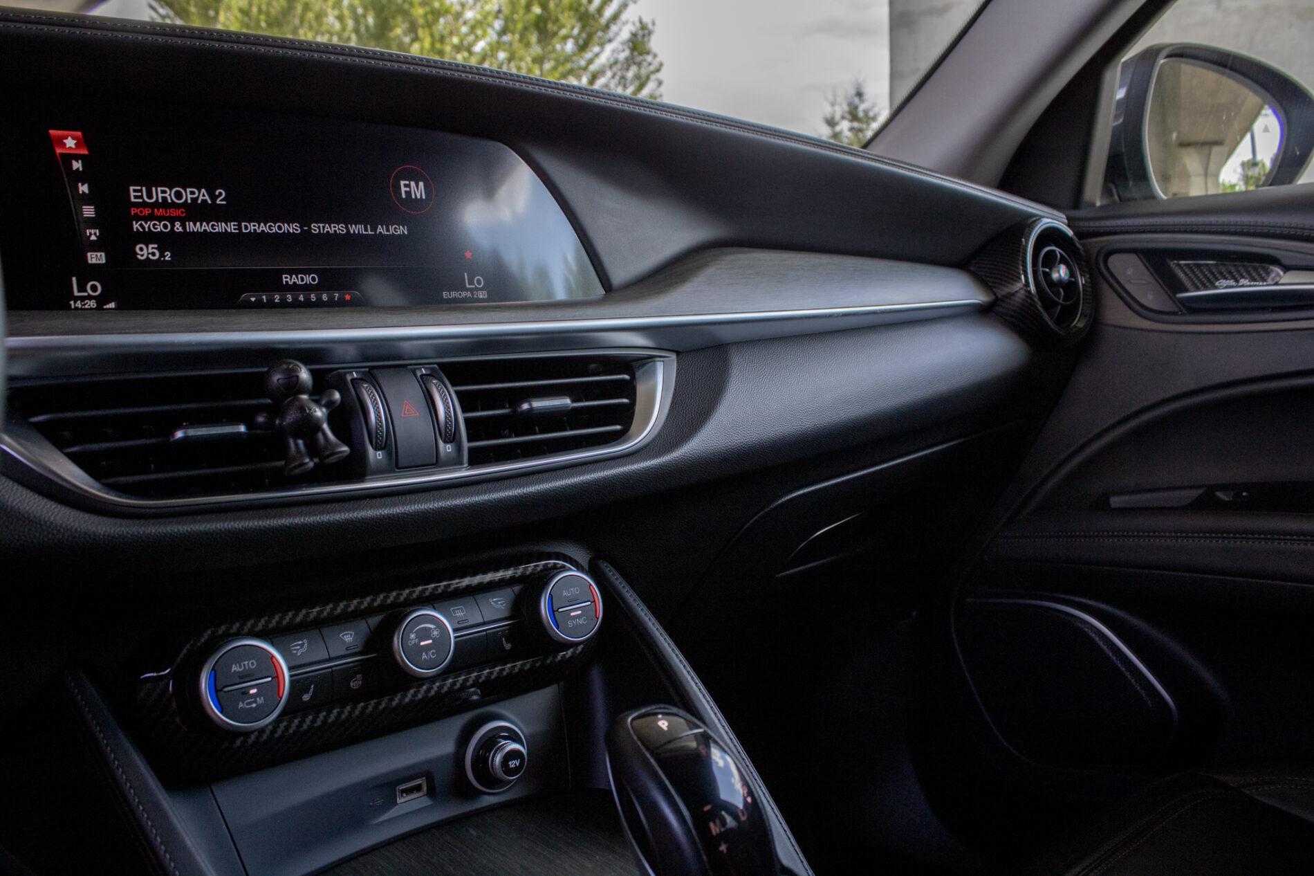 2019 Alfa Romeo Stelvio, sivá suv, 56 139 km