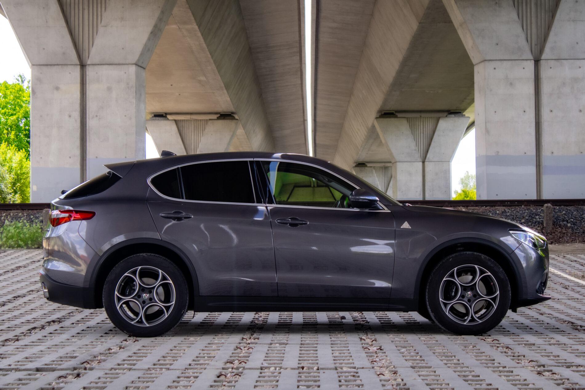 2019 Alfa Romeo Stelvio, sivá suv, 56 139 km