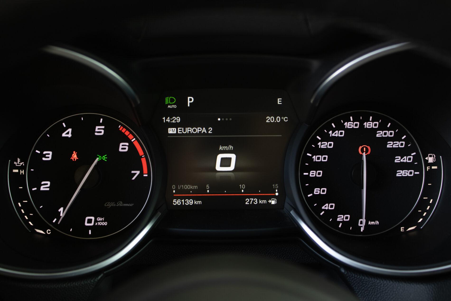 2019 Alfa Romeo Stelvio, sivá suv, 56 139 km