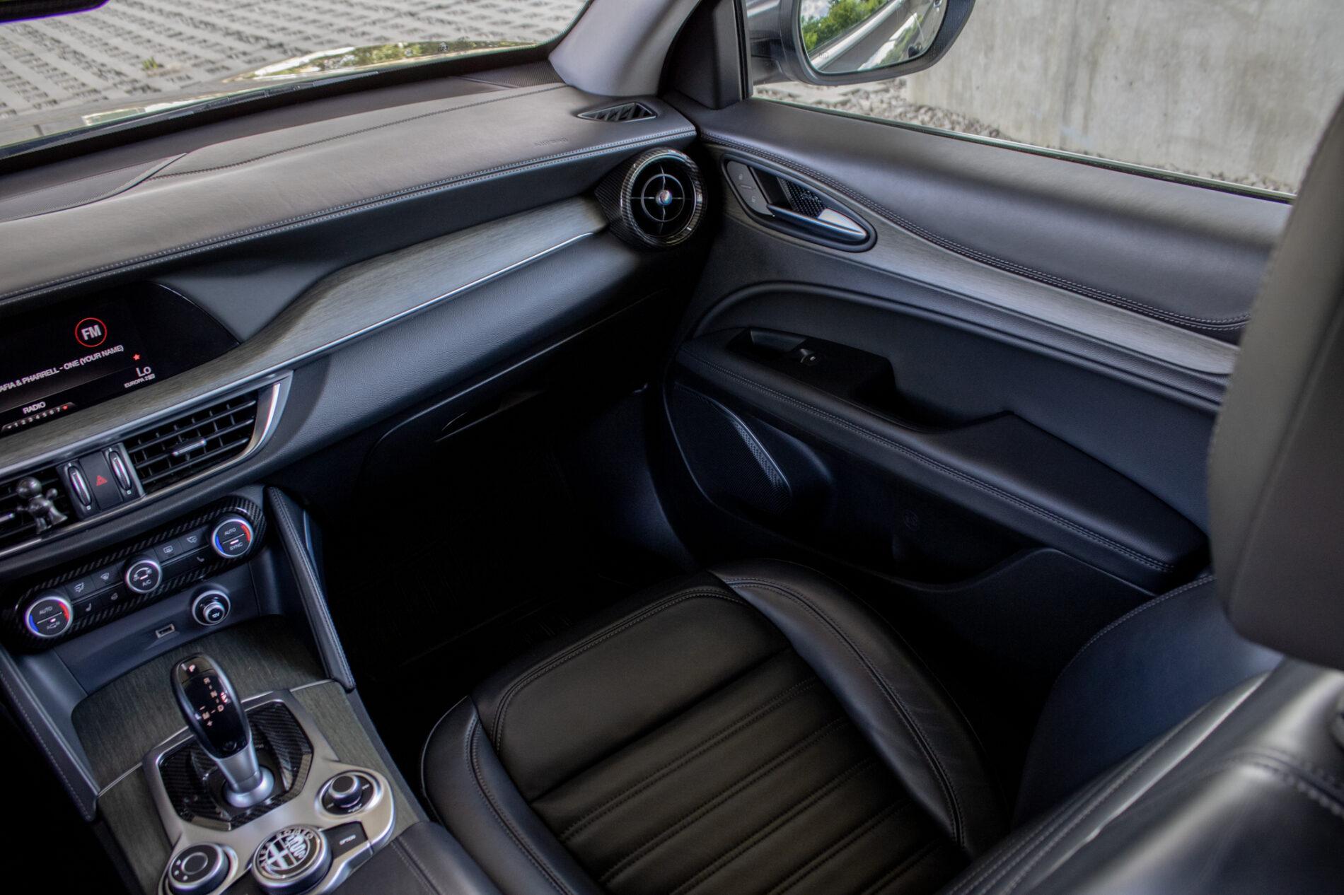 2019 Alfa Romeo Stelvio, sivá suv, 56 139 km