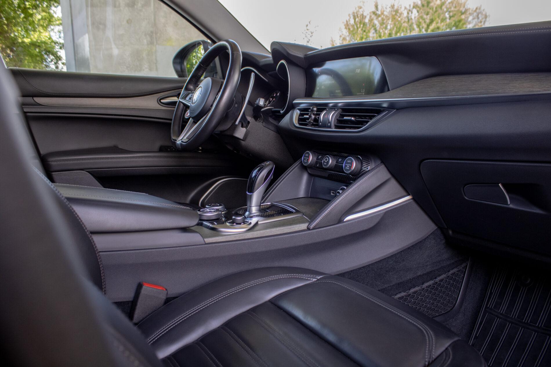 2019 Alfa Romeo Stelvio, sivá suv, 56 139 km
