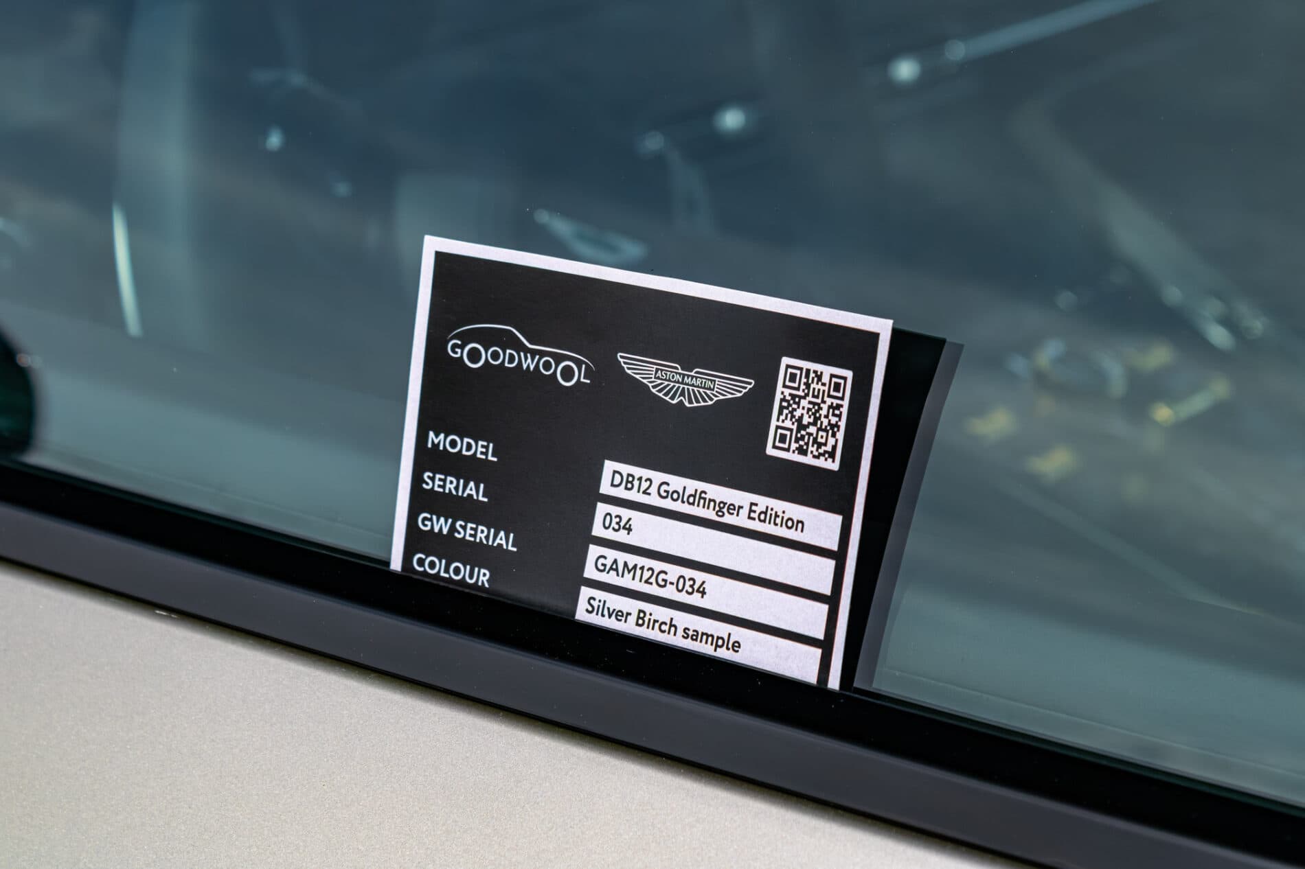 2026 Aston Martin DB12, sivá kupé, 72 km