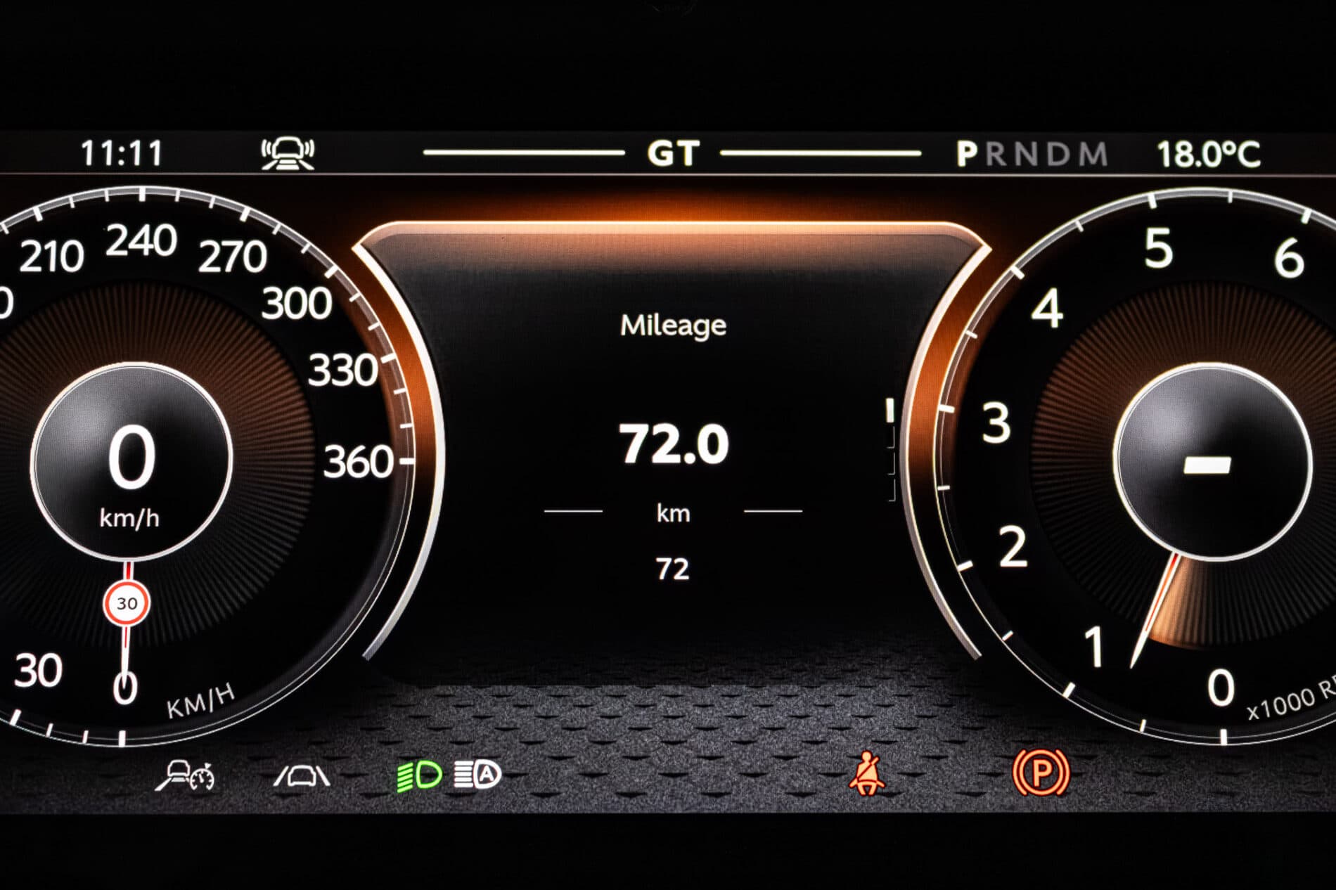 2026 Aston Martin DB12, sivá kupé, 72 km