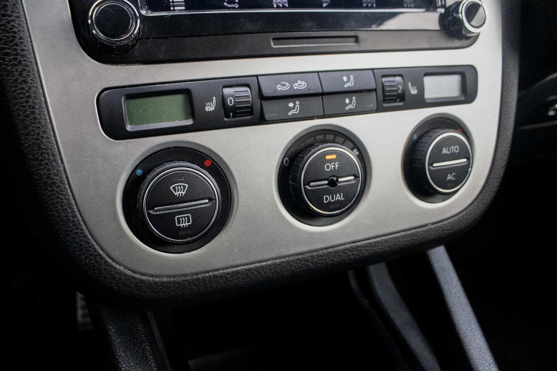 2008 Volkswagen Scirocco, čierna kupé, 201 883 km