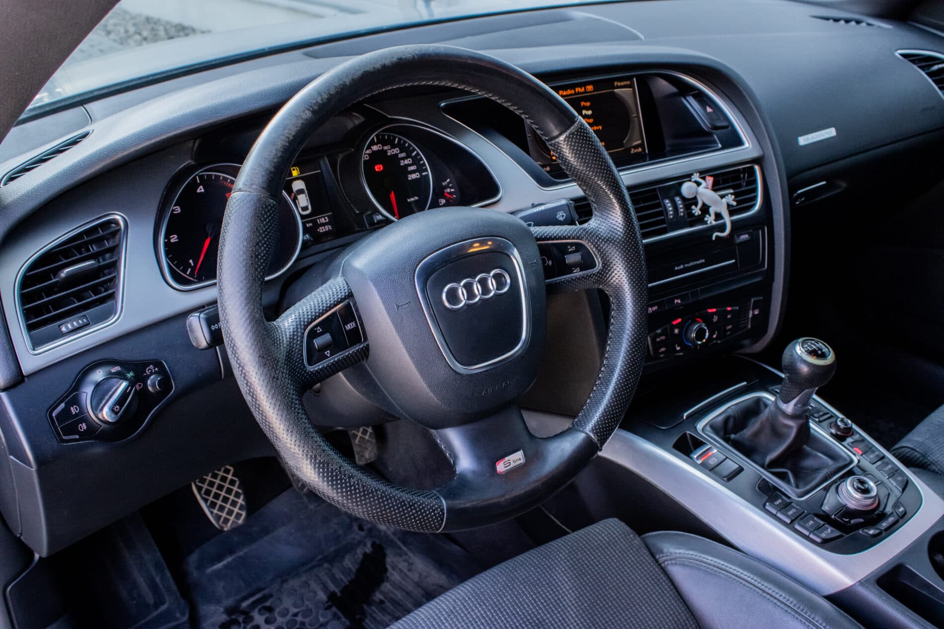 2011 AUDI A5, sivá kupé, 244 879 km