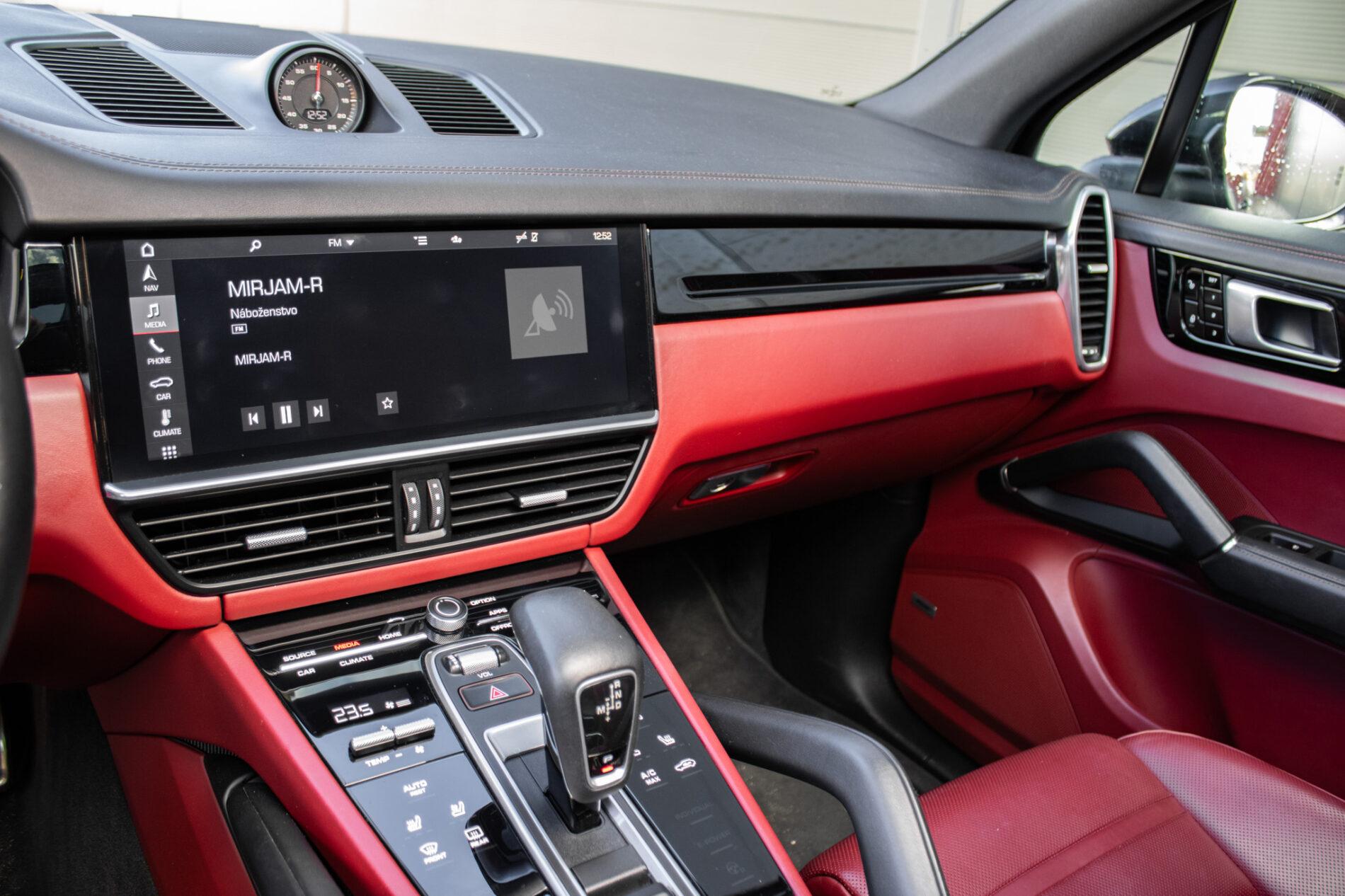 2018 Porsche Cayenne S, čierna suv, 168 000 km