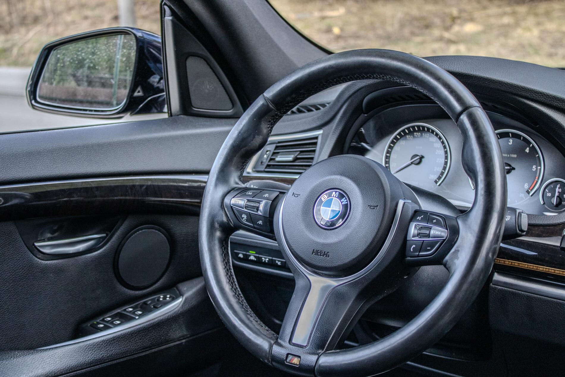 2016 BMW 530d, čierna, 258 656 km