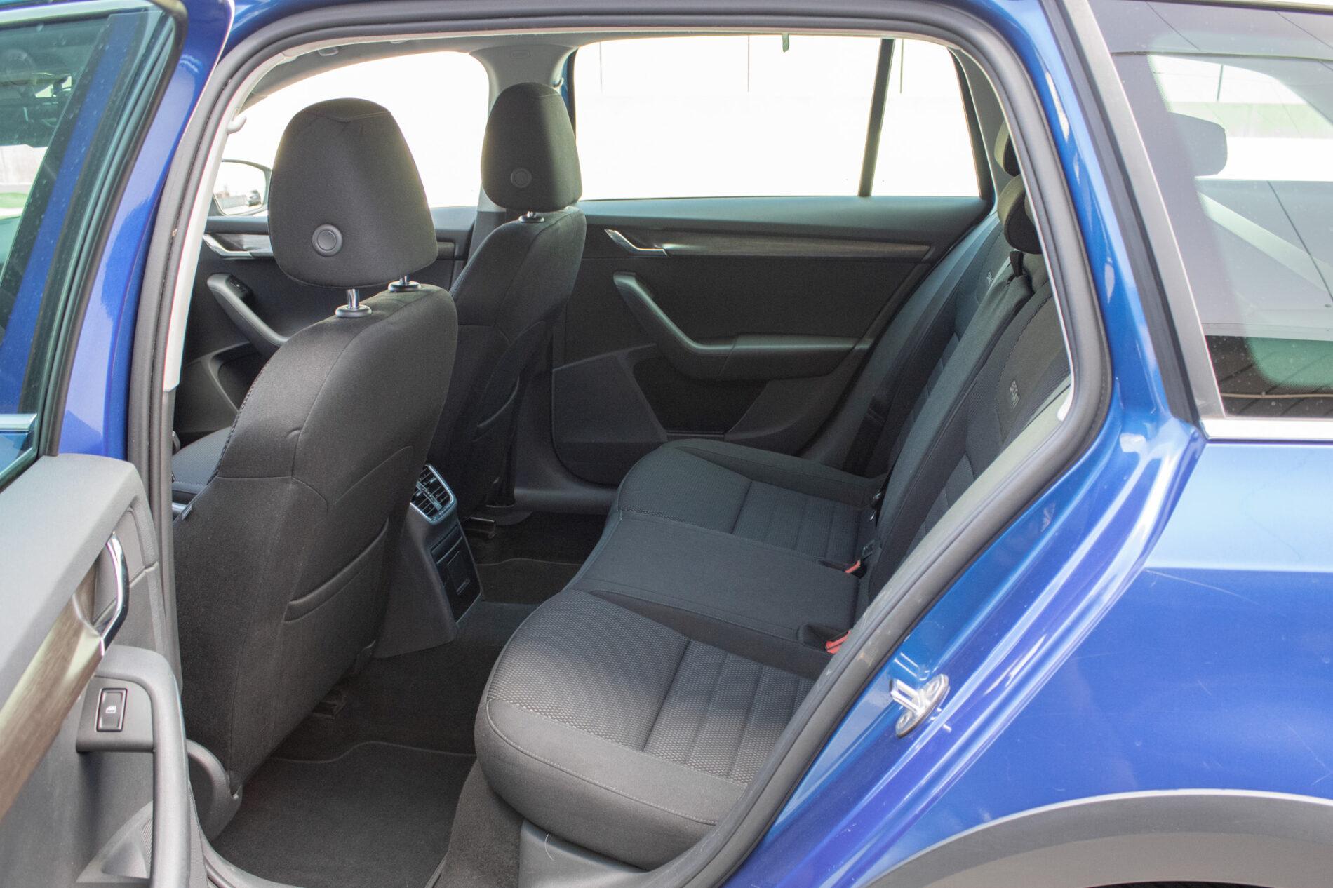 2014 Skoda Octavia RS, modrá kombi, 268 807 km