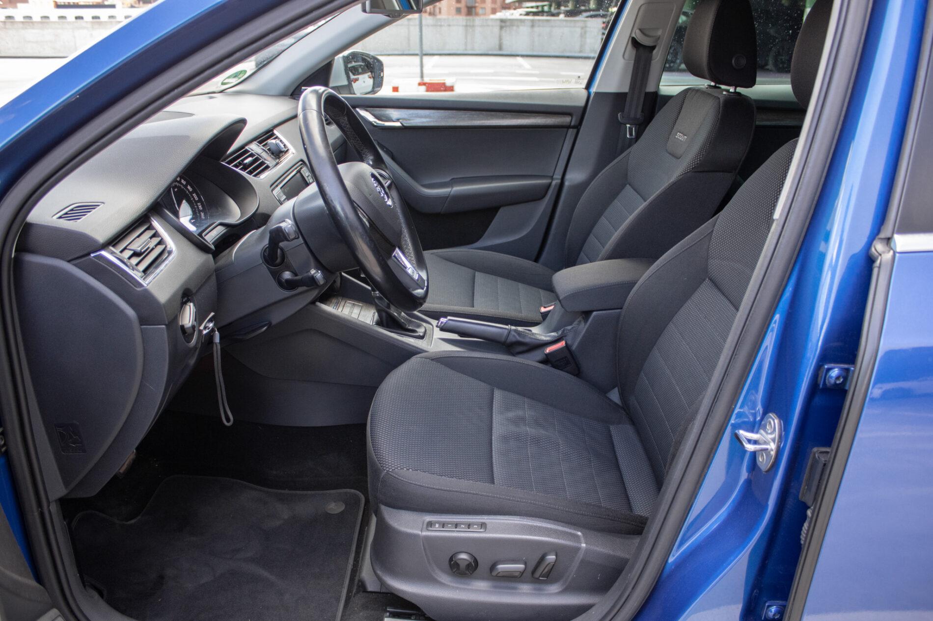 2014 Skoda Octavia RS, modrá kombi, 268 807 km