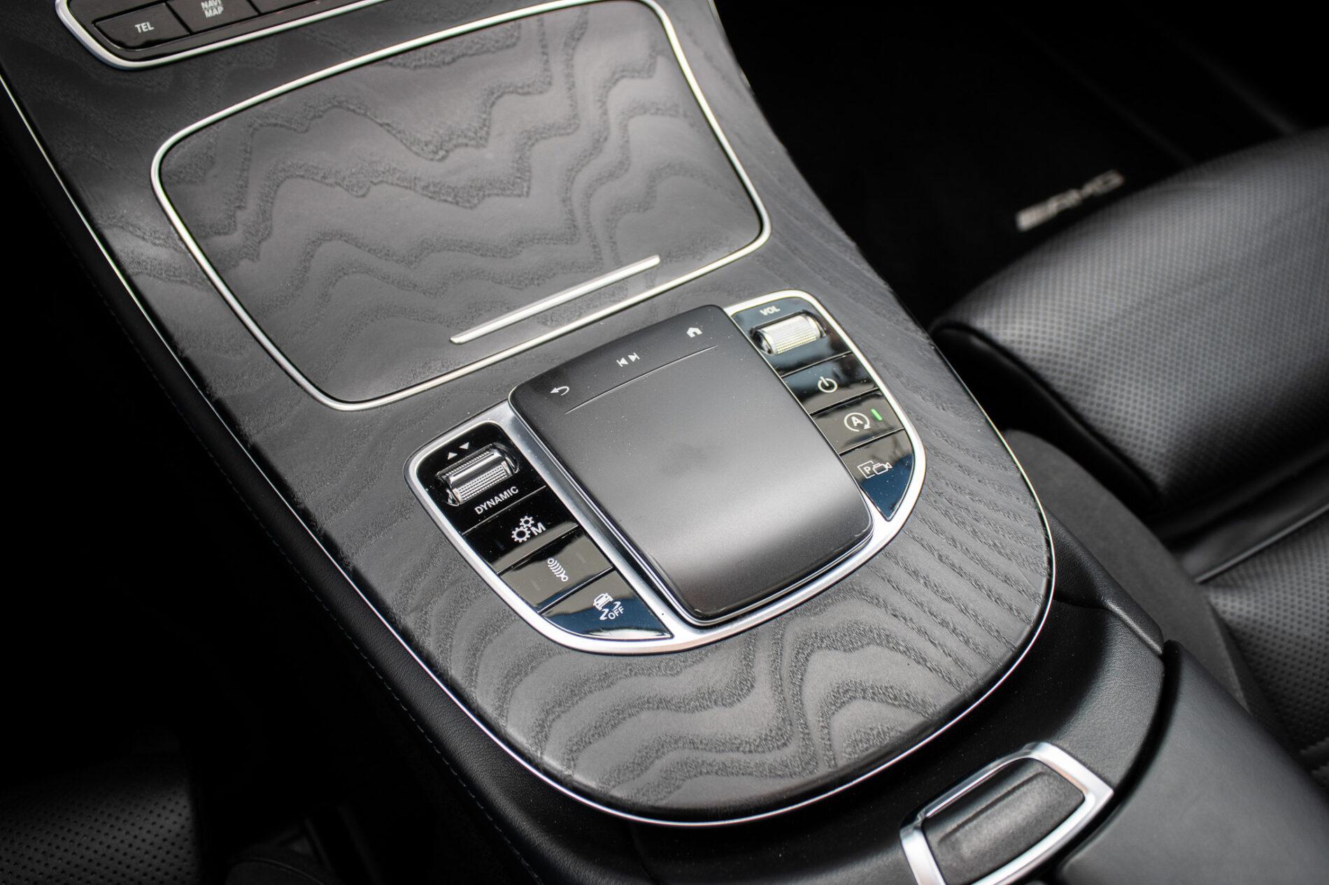 2020 Mercedes-Benz E 53 AMG, čierna sedan, 85 274 km