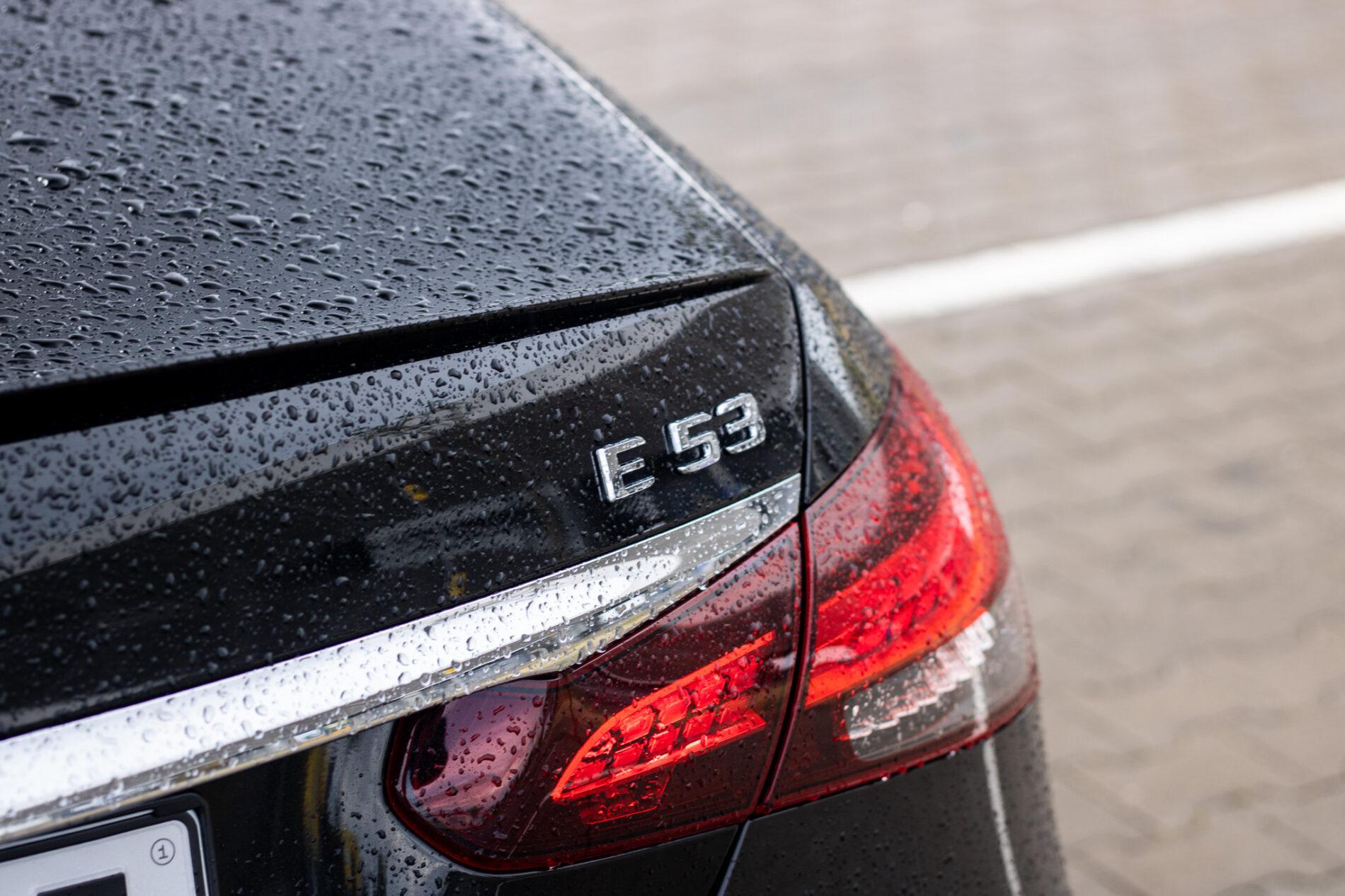 2020 Mercedes-Benz E 53 AMG, čierna sedan, 85 274 km