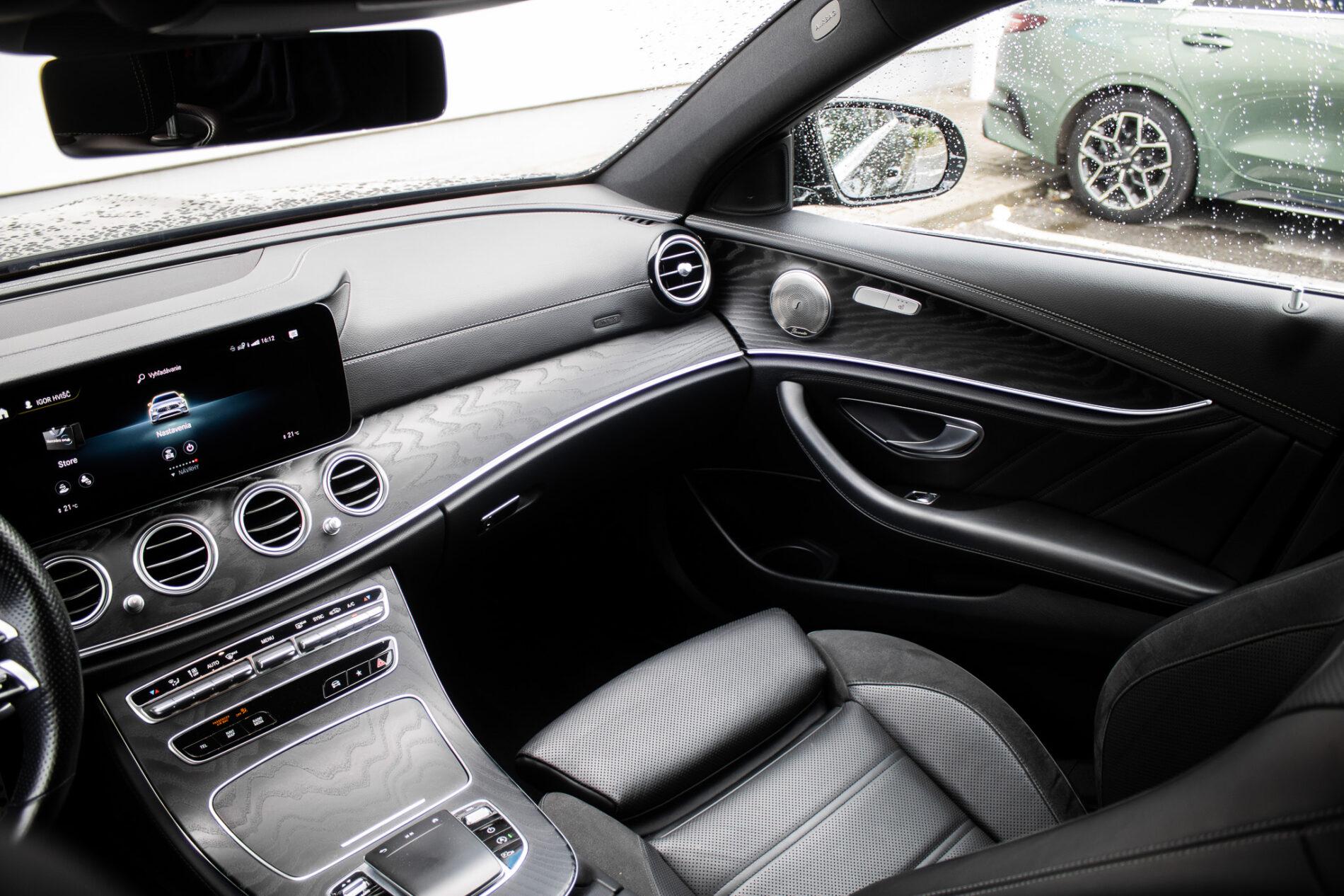 2020 Mercedes-Benz E 53 AMG, čierna sedan, 85 274 km