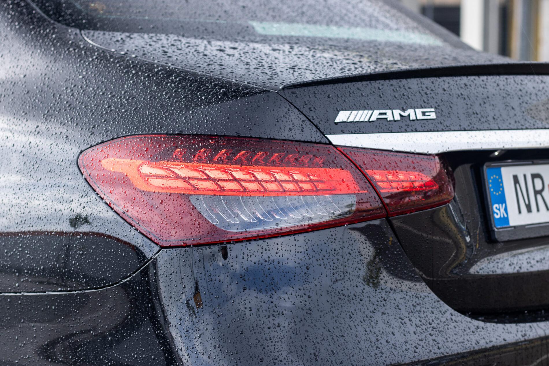 2020 Mercedes-Benz E 53 AMG, čierna sedan, 85 274 km