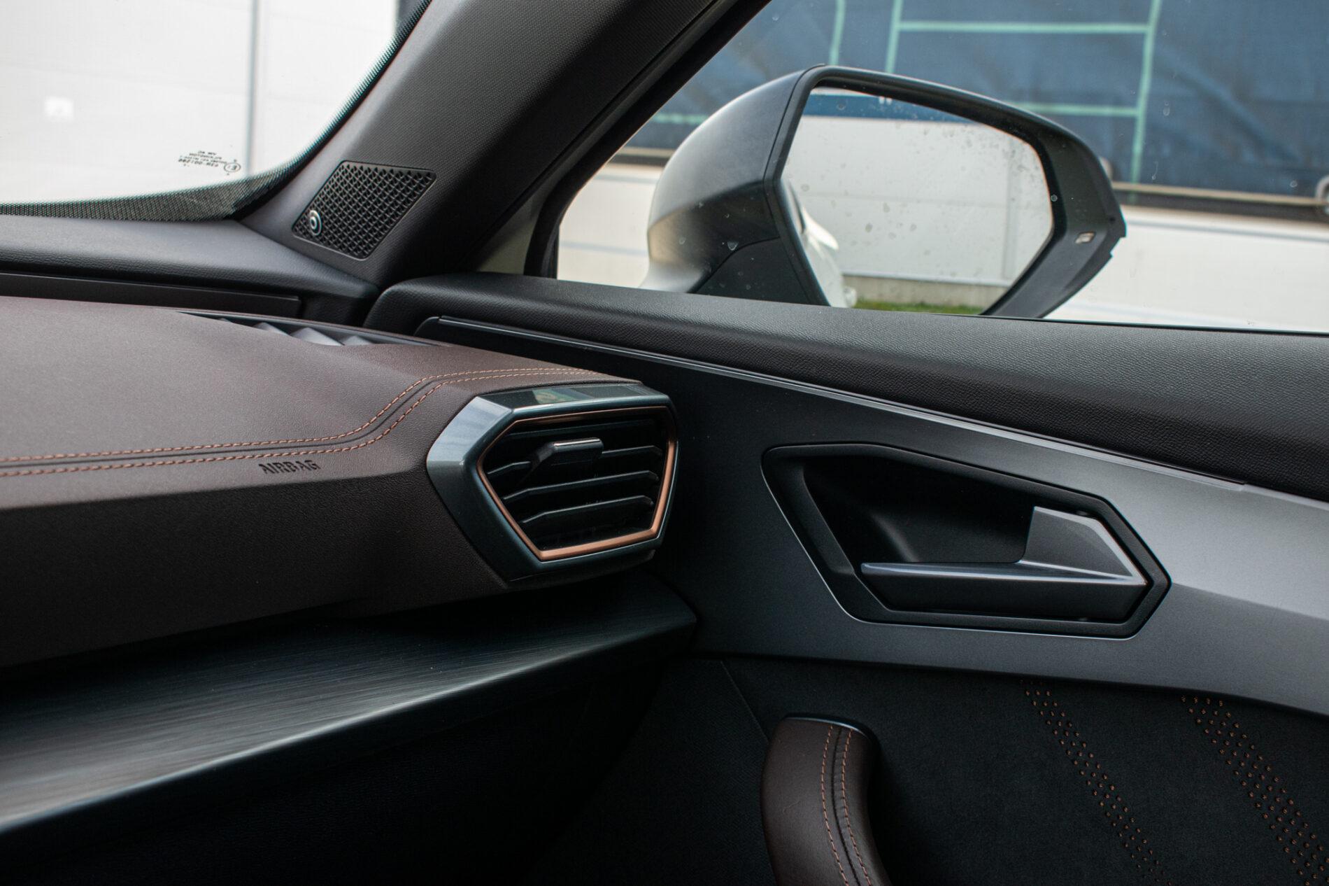2022 Cupra Formentor VZ5, sivá suv, 45 979 km