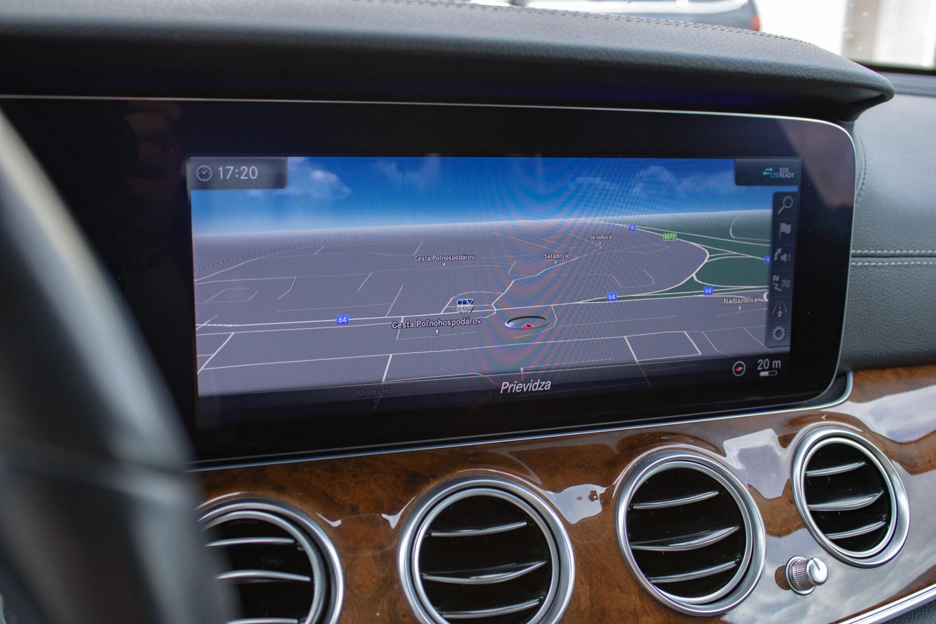 2019 Mercedes-Benz E 400d, modrá kombi, 190 026 km