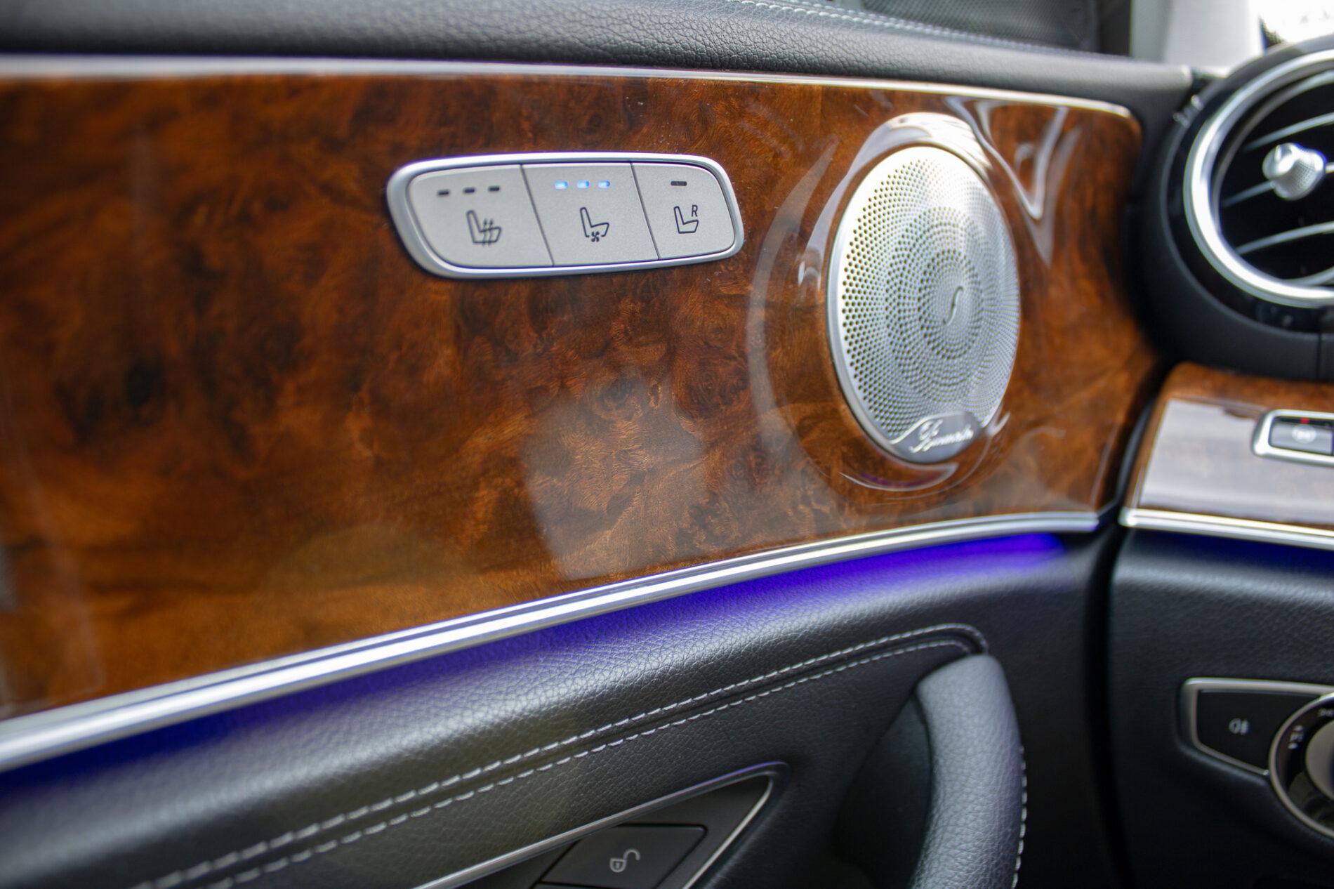 2019 Mercedes-Benz E 400d, modrá kombi, 190 026 km