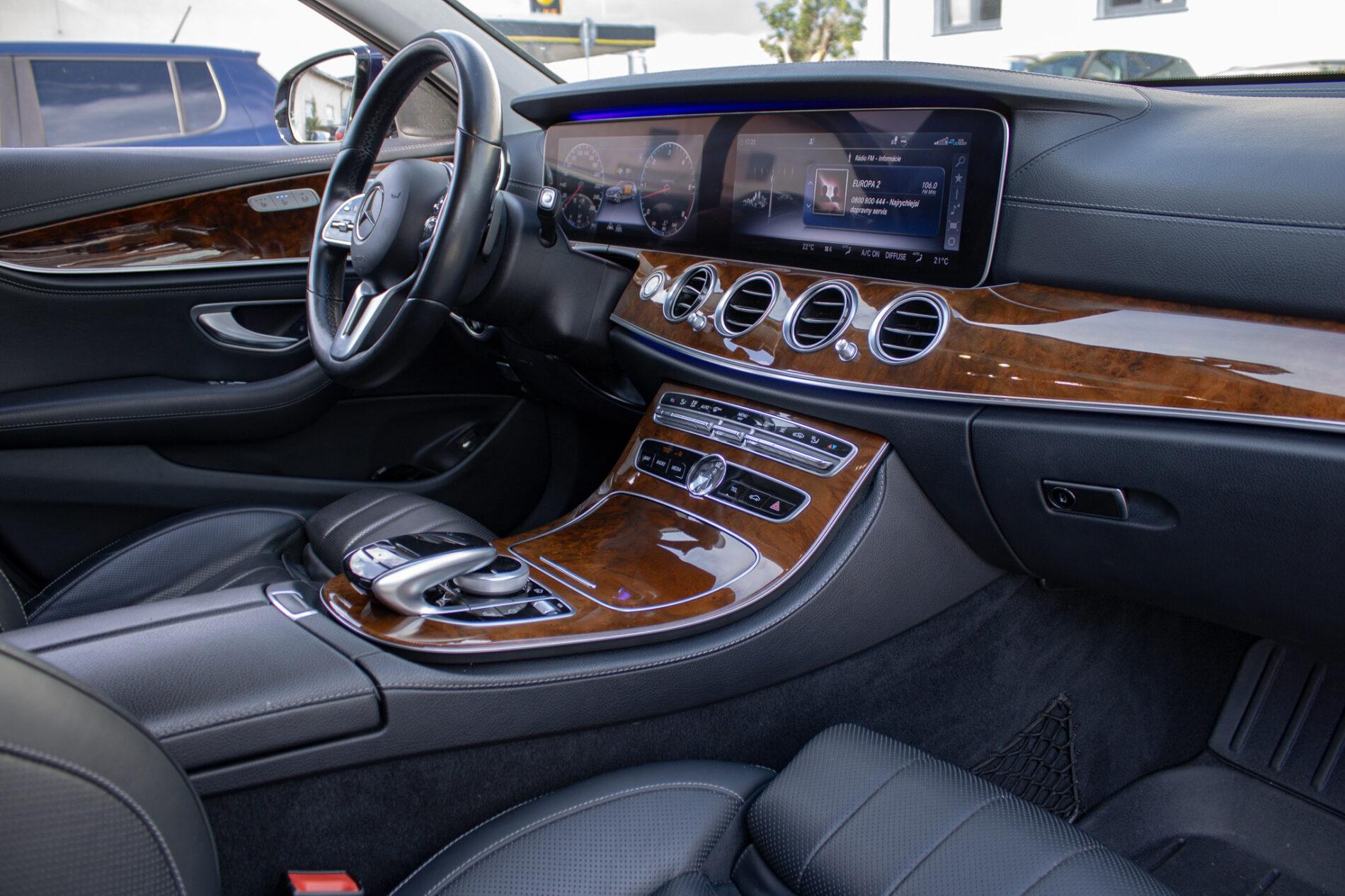 2019 Mercedes-Benz E 400d, modrá kombi, 190 026 km