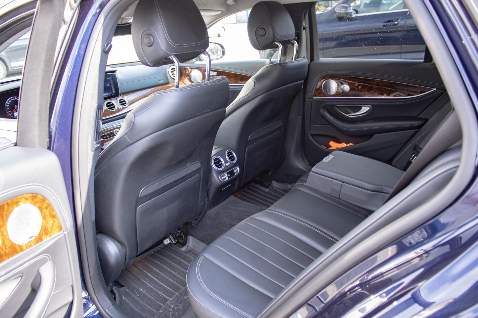 2019 Mercedes-Benz E 400d, modrá kombi, 190 026 km