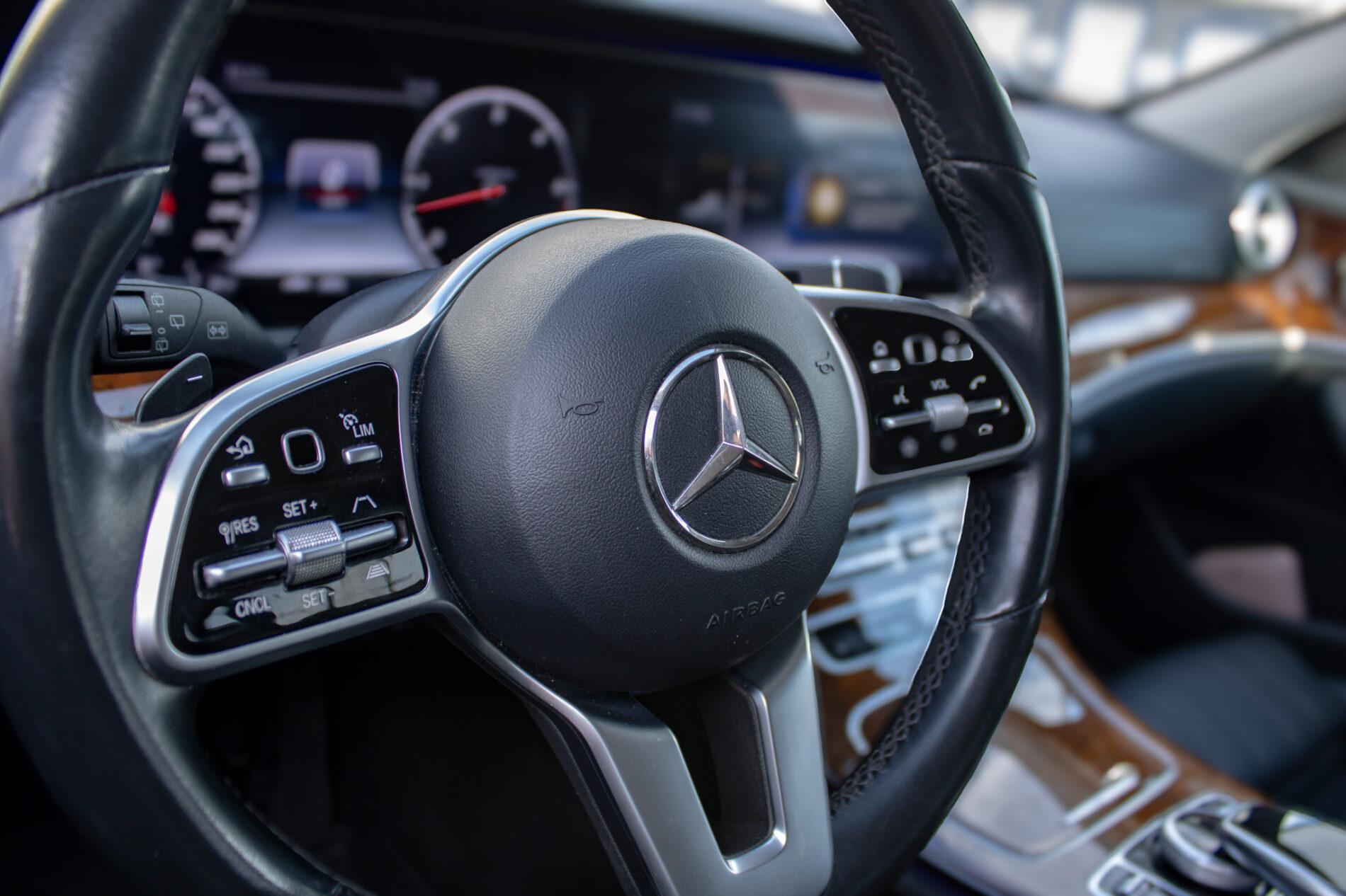 2019 Mercedes-Benz E 400d, modrá kombi, 190 026 km
