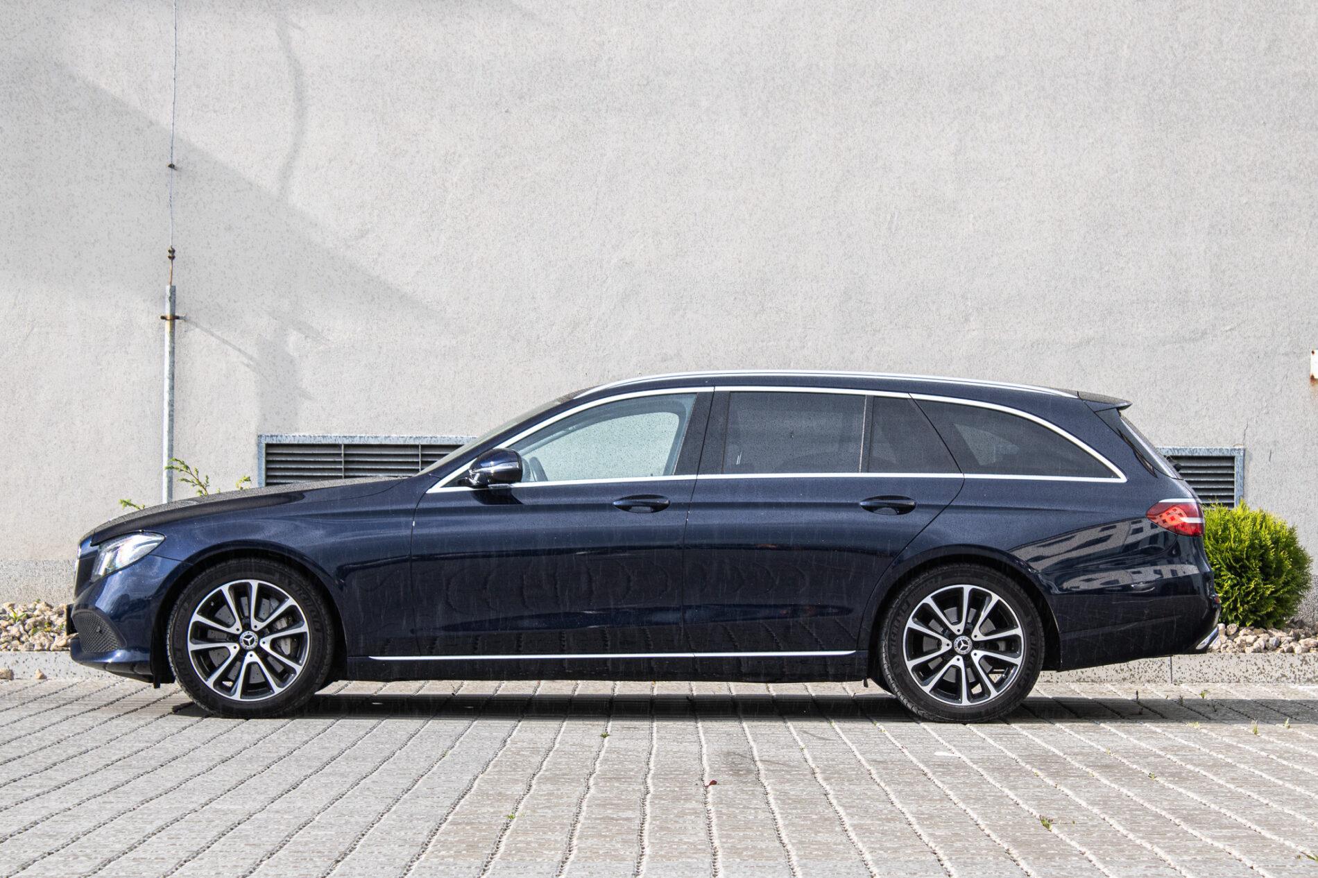2019 Mercedes-Benz E 400d, modrá kombi, 190 026 km