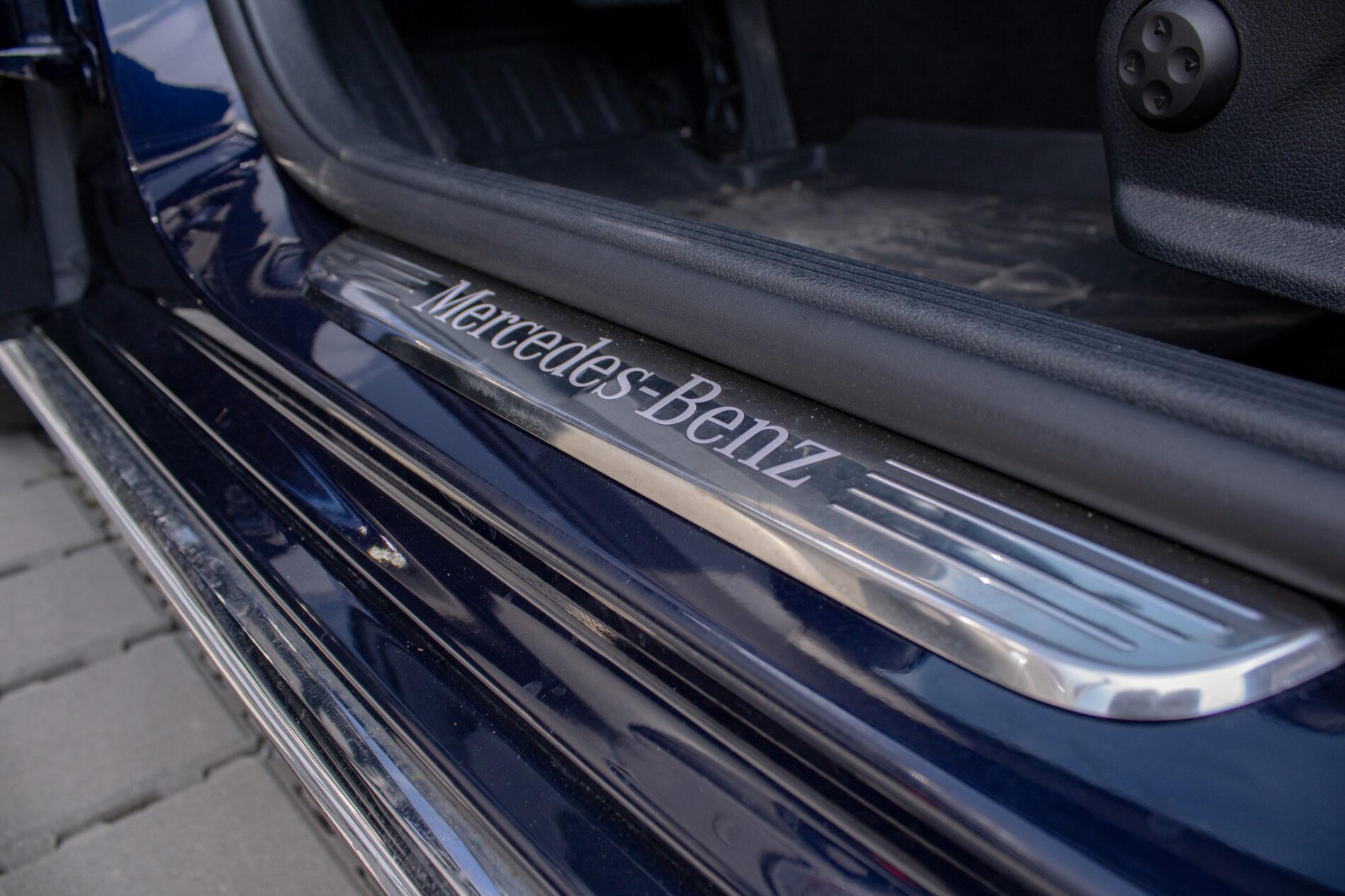 2019 Mercedes-Benz E 400d, modrá kombi, 190 026 km