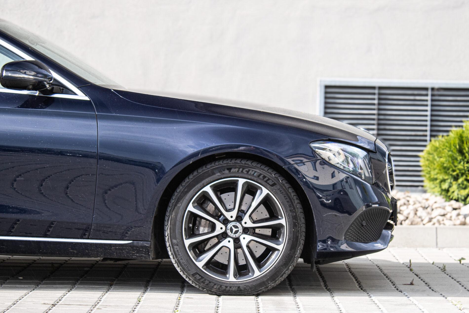 2019 Mercedes-Benz E 400d, modrá kombi, 190 026 km