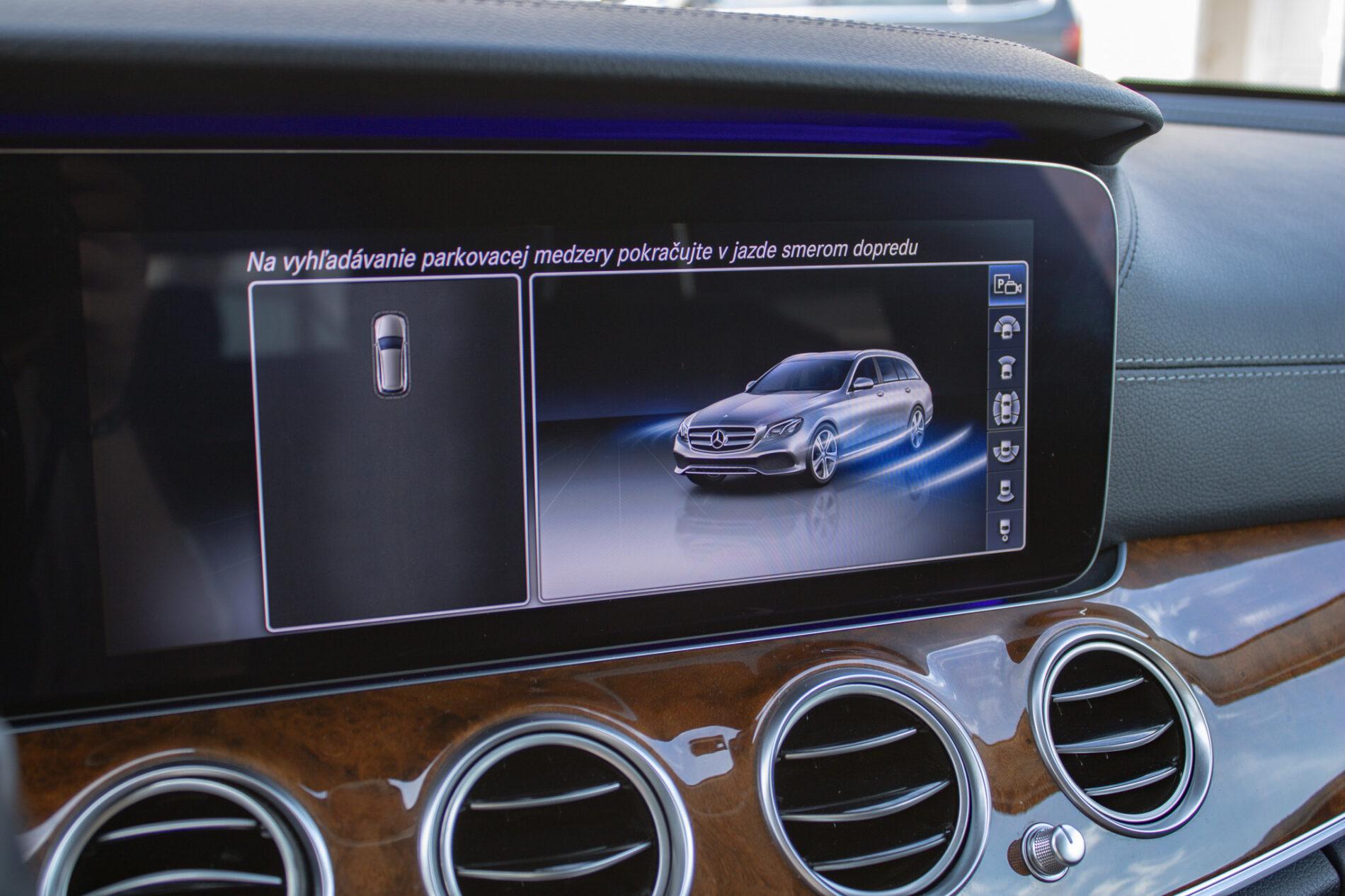 2019 Mercedes-Benz E 400d, modrá kombi, 190 026 km