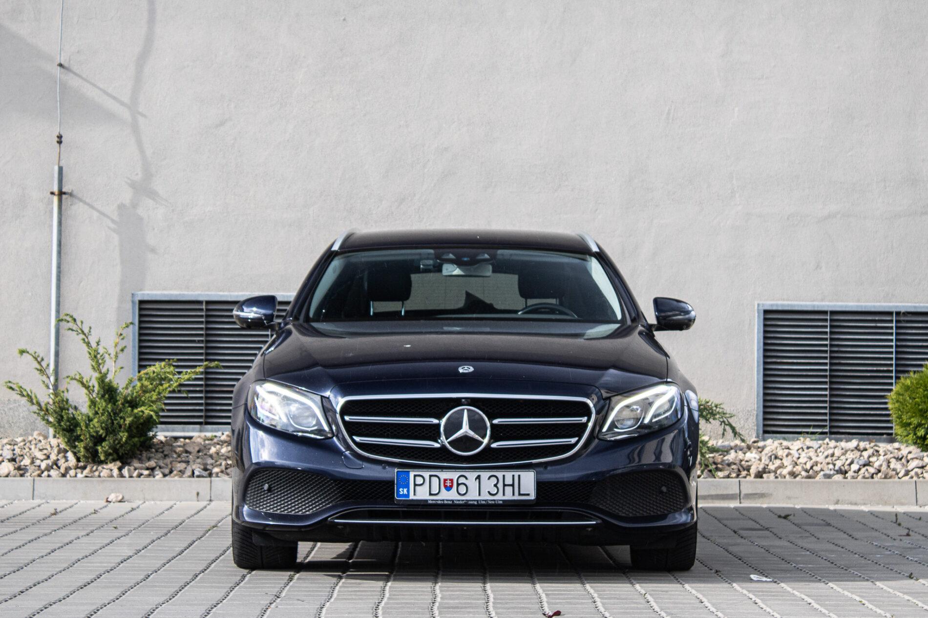2019 Mercedes-Benz E 400d, modrá kombi, 190 026 km