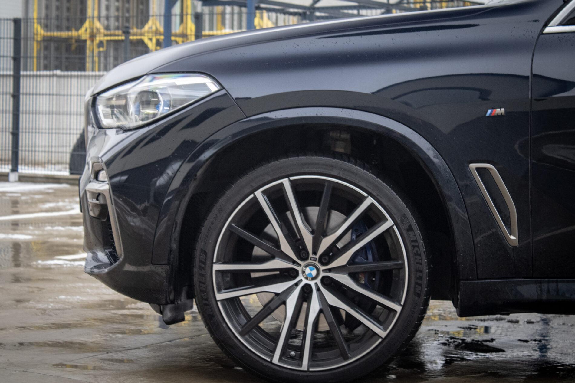 2019 BMW X5 M50d, čierna suv, 183 178 km