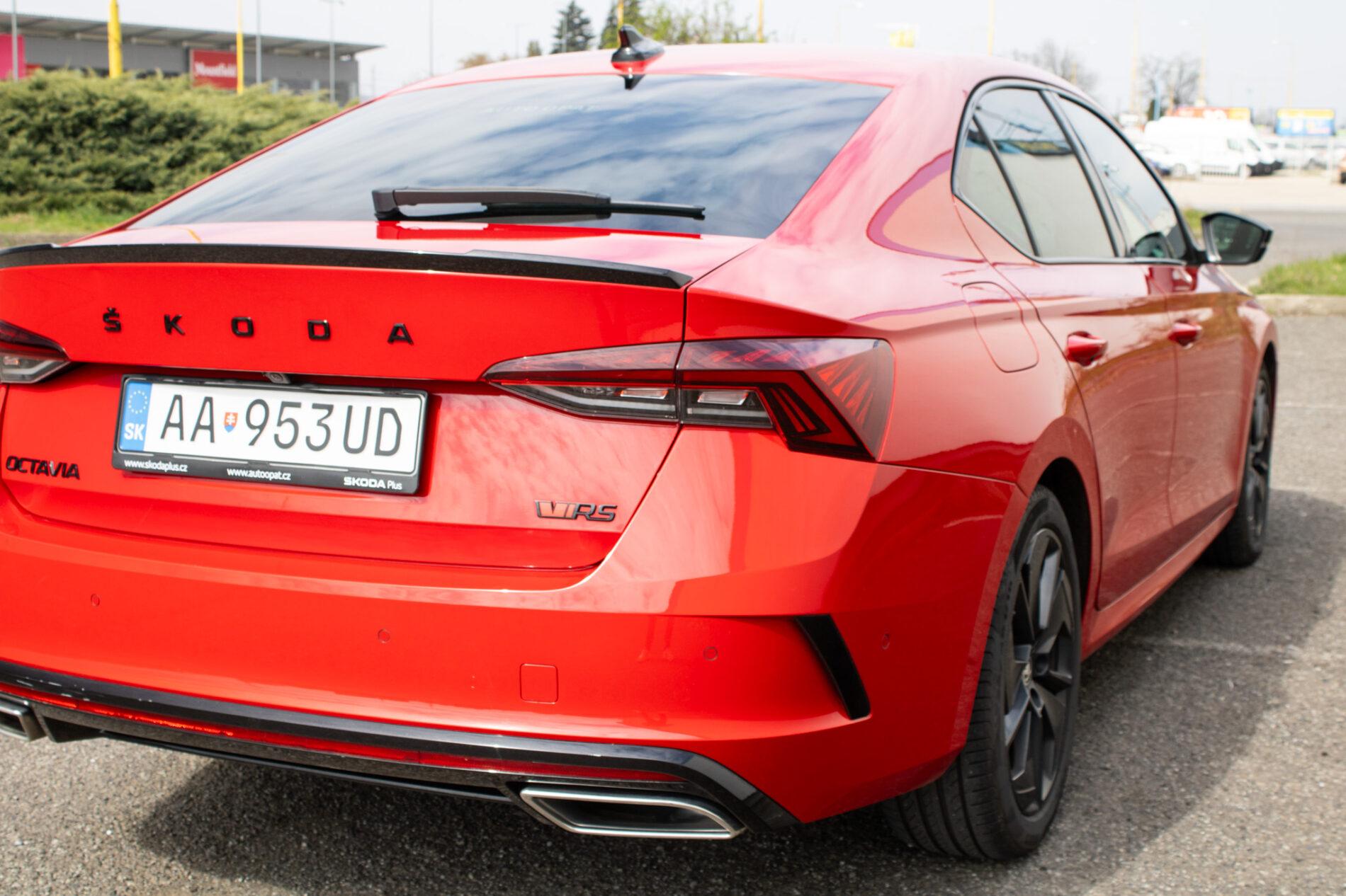 2020 Skoda Octavia RS, červená sedan, 144 815 km