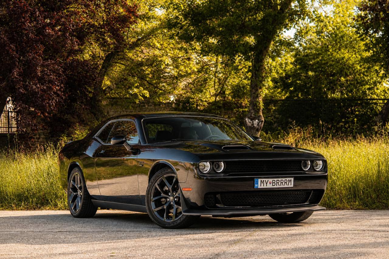 2023 Dodge Challenger, čierna kupé, 14 110 km