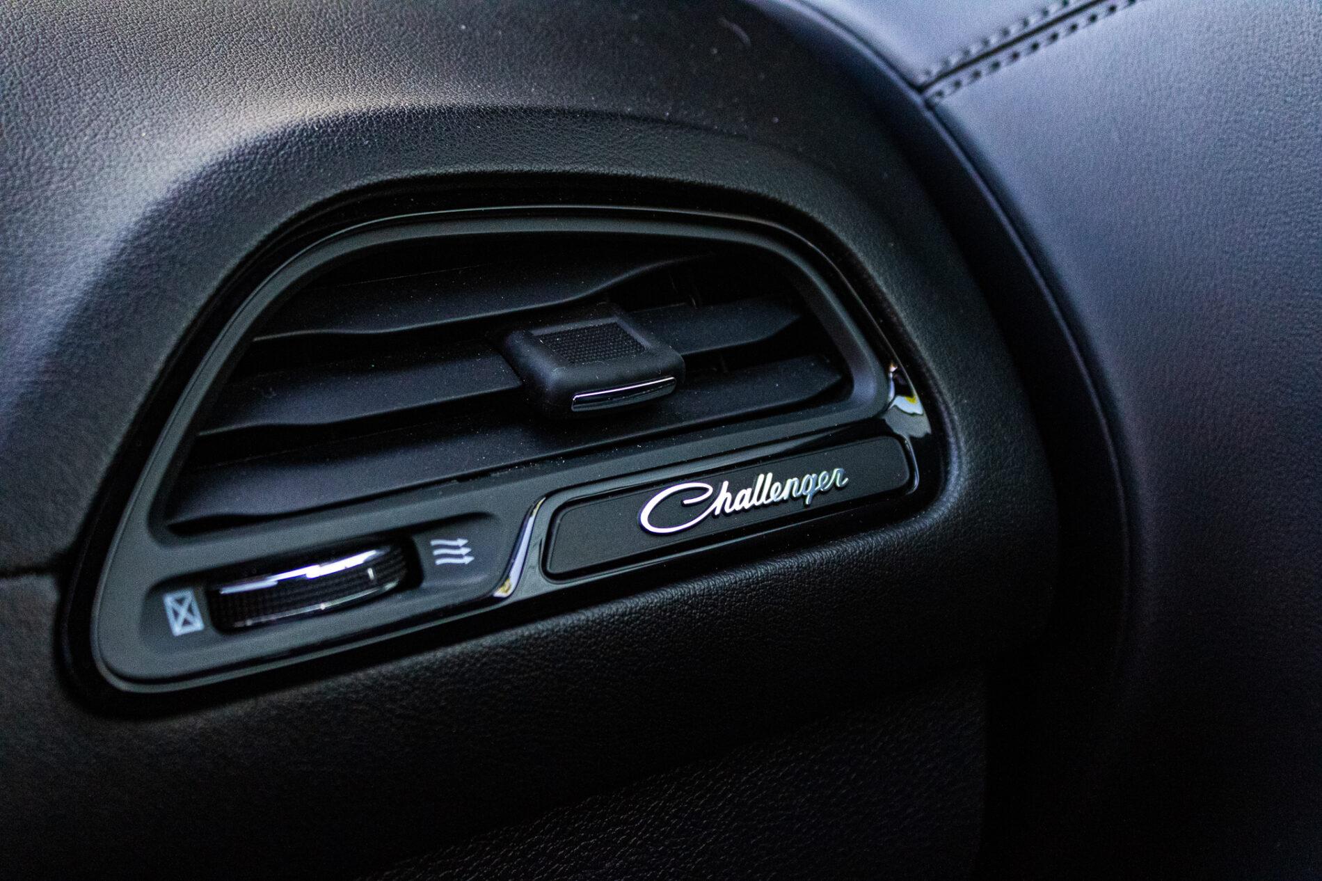 2023 Dodge Challenger, čierna kupé, 14 110 km