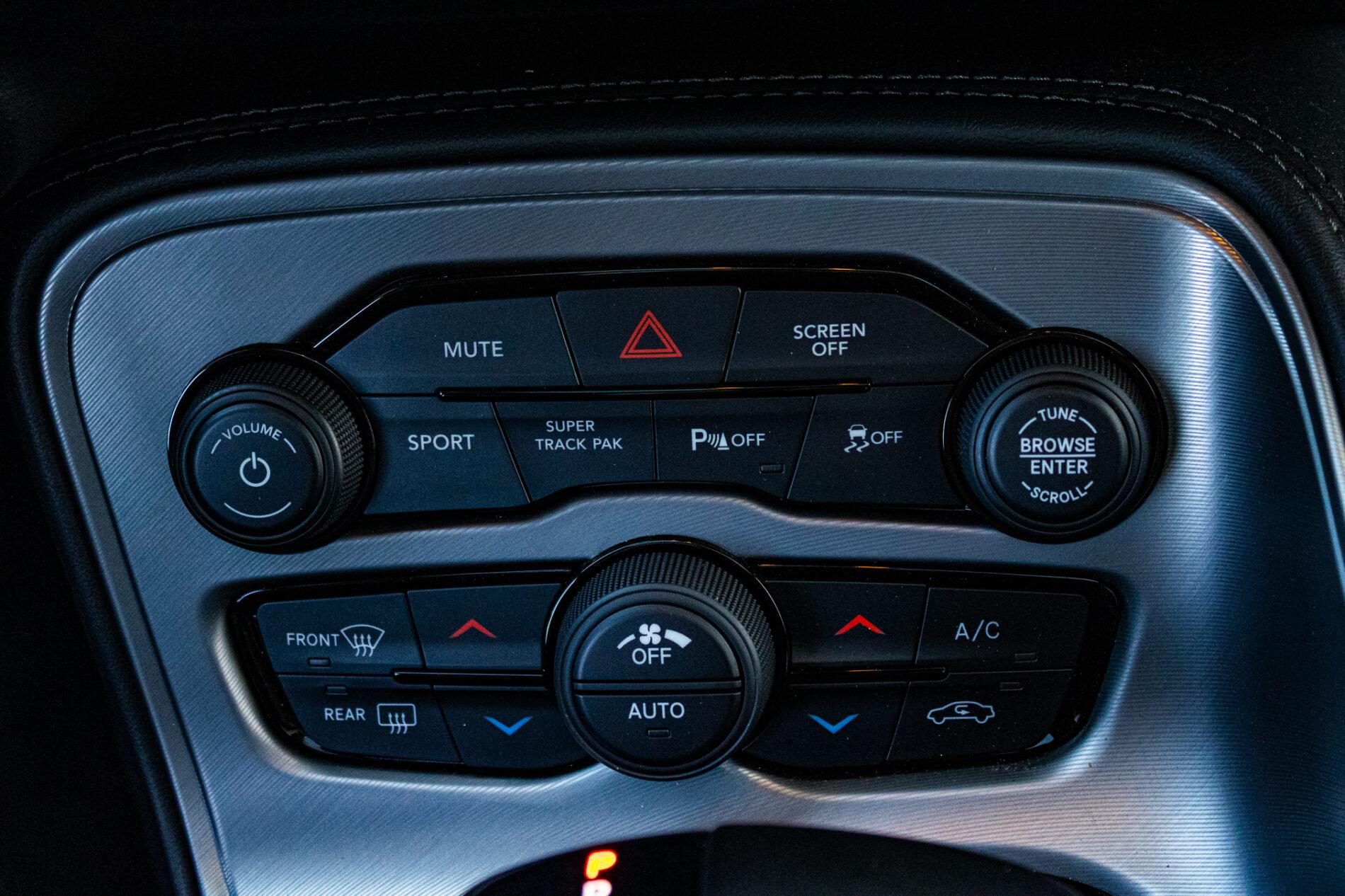 2023 Dodge Challenger, čierna kupé, 14 110 km