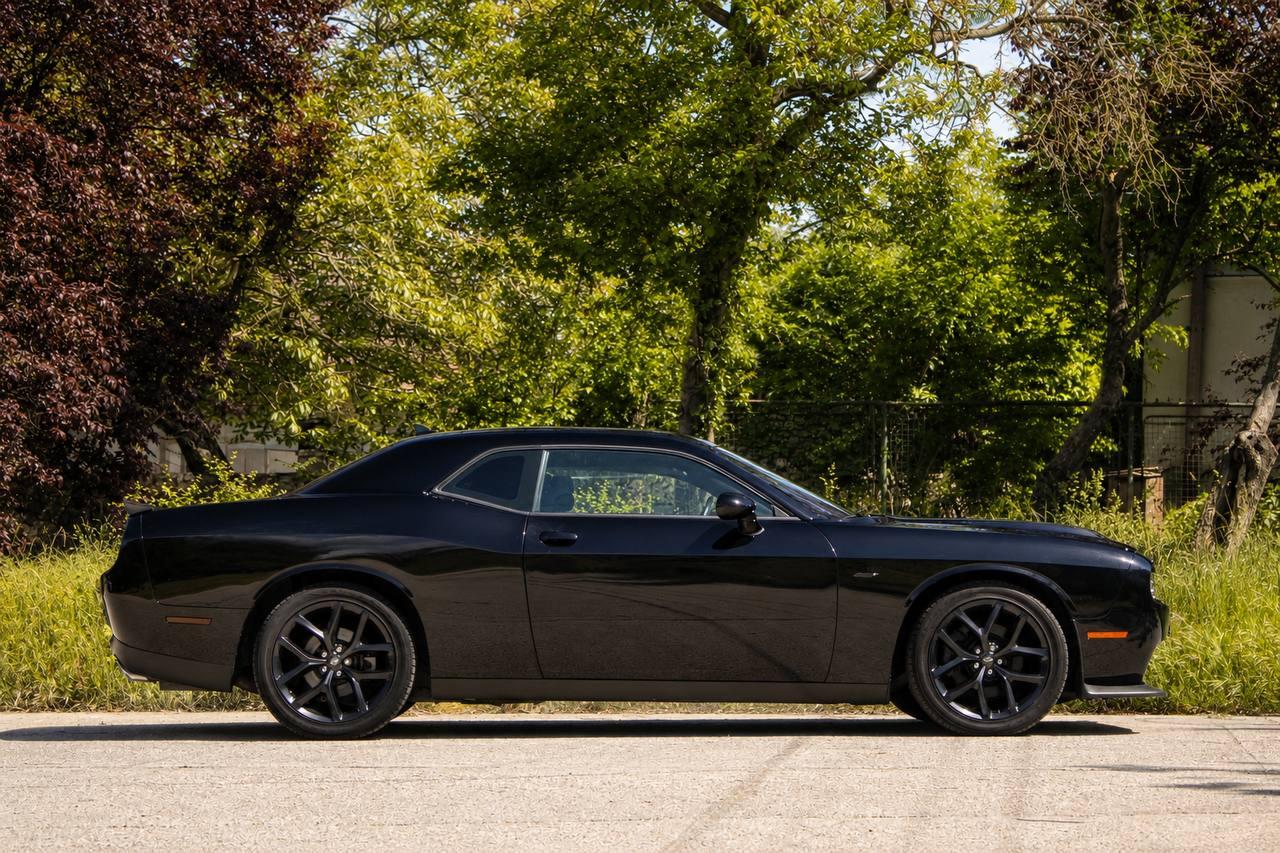 2023 Dodge Challenger, čierna kupé, 14 110 km
