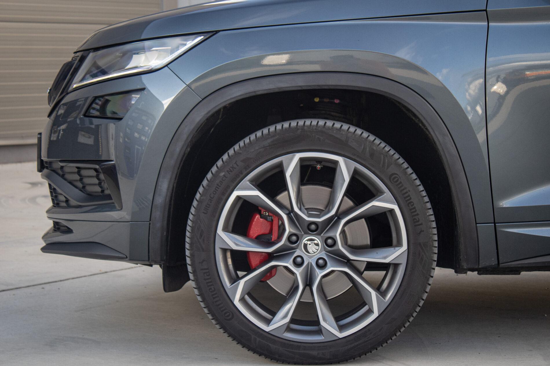 2020 Skoda Kodiaq RS, sivá suv, 131 224 km