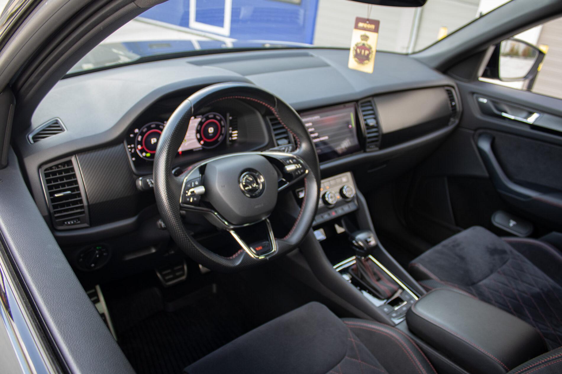 2020 Skoda Kodiaq RS, sivá suv, 131 224 km