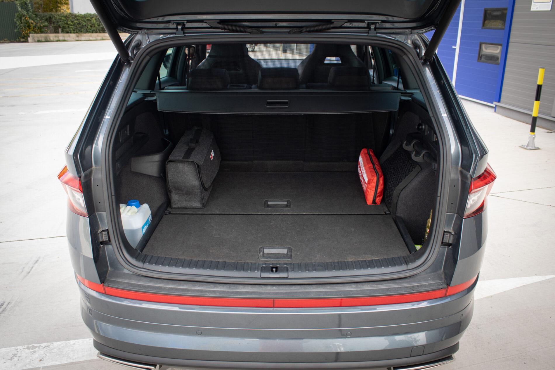 2020 Skoda Kodiaq RS, sivá suv, 131 224 km