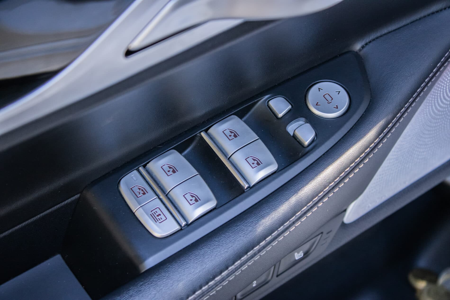 2019 BMW 750d, biela sedan, 105 849 km