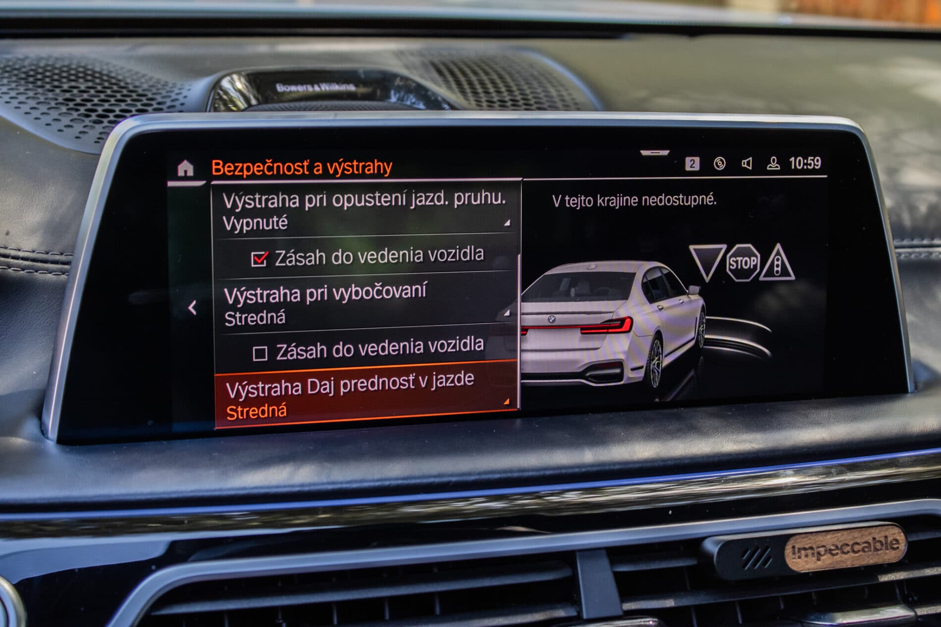 2019 BMW 750d, biela sedan, 105 849 km