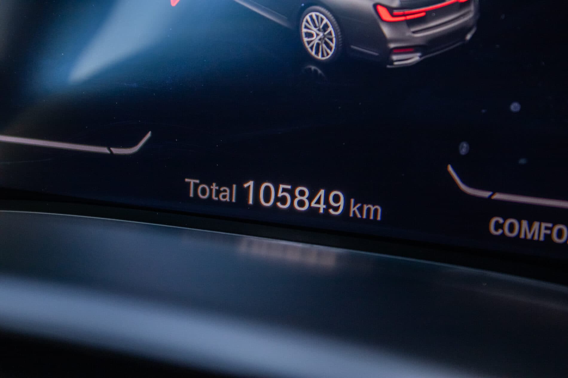2019 BMW 750d, biela sedan, 105 849 km