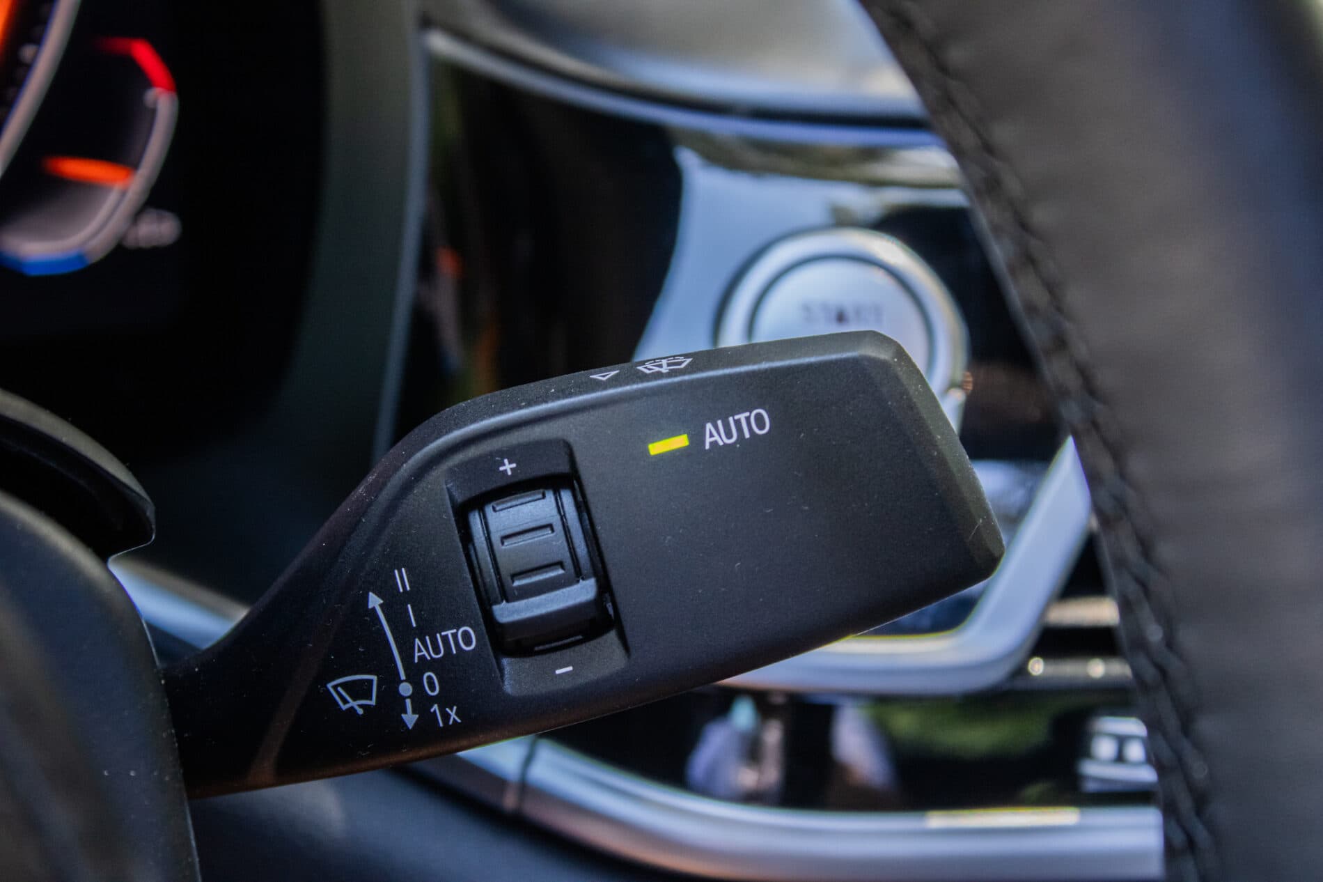 2019 BMW 750d, biela sedan, 105 849 km