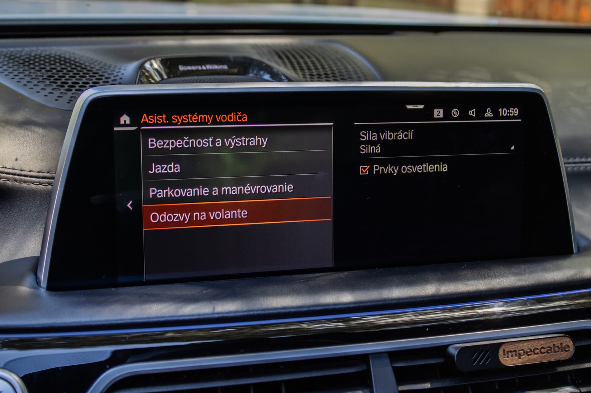 2019 BMW 750d, biela sedan, 105 849 km