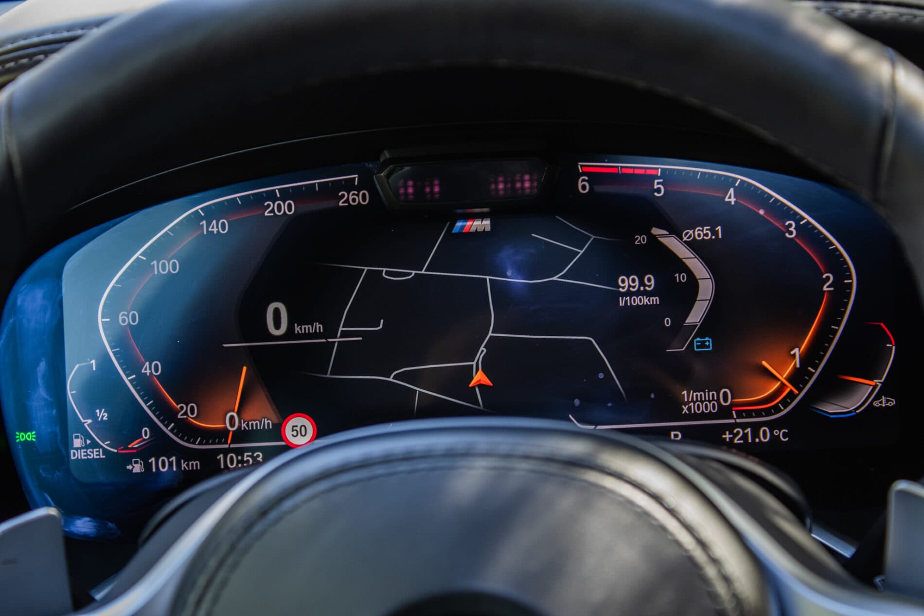 2019 BMW 750d, biela sedan, 105 849 km