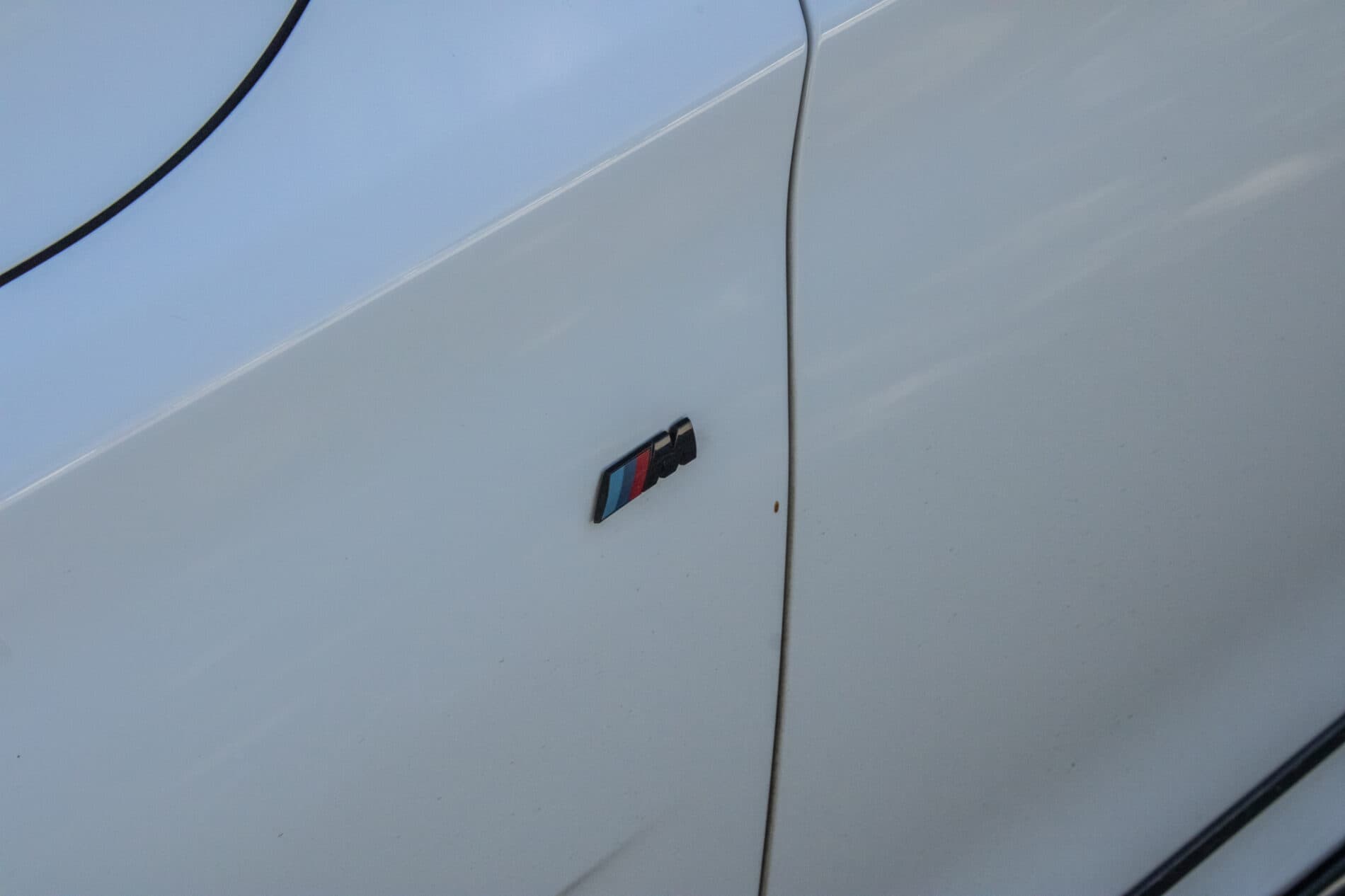 2019 BMW 750d, biela sedan, 105 849 km