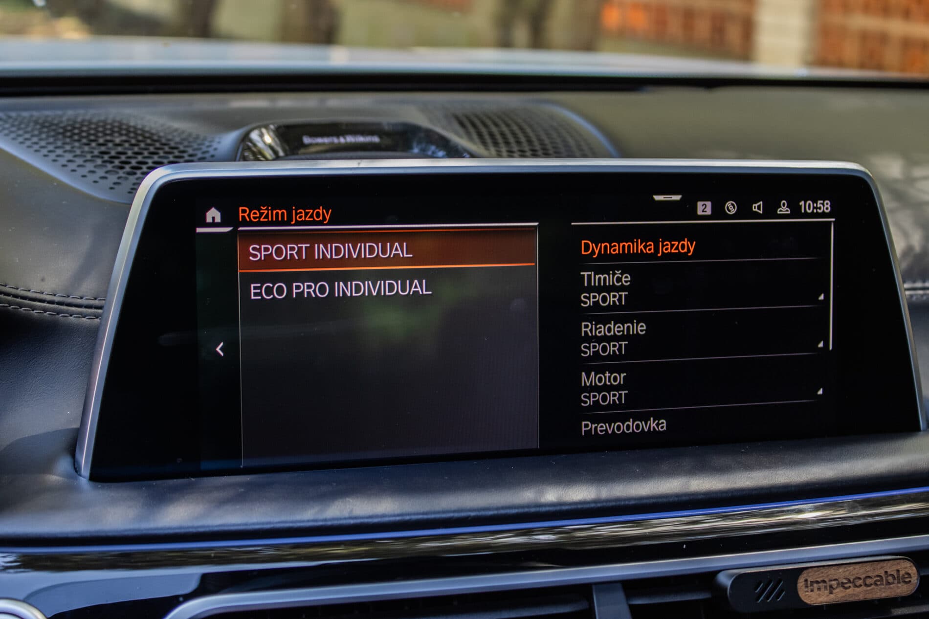 2019 BMW 750d, biela sedan, 105 849 km