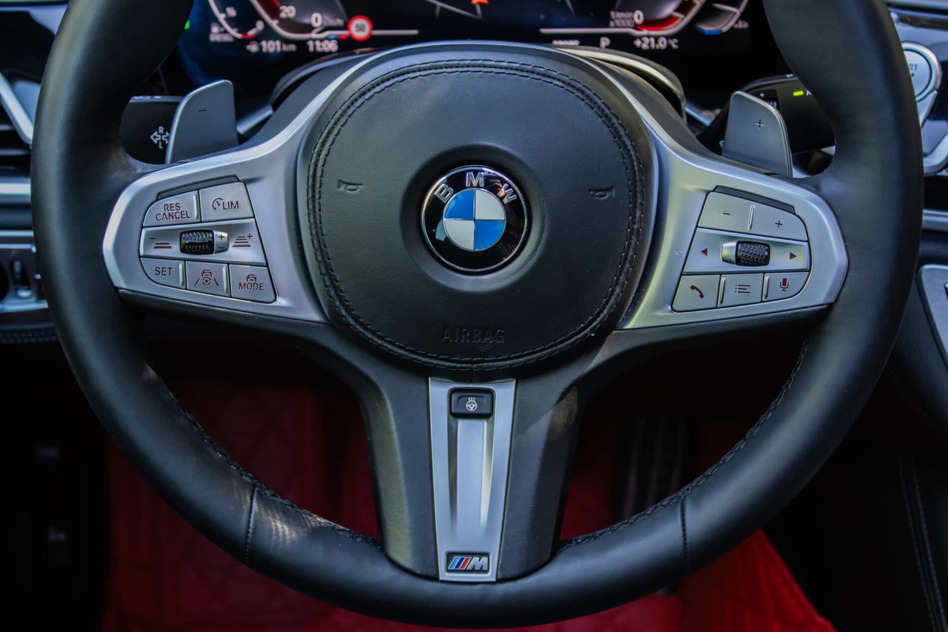 2019 BMW 750d, biela sedan, 105 849 km