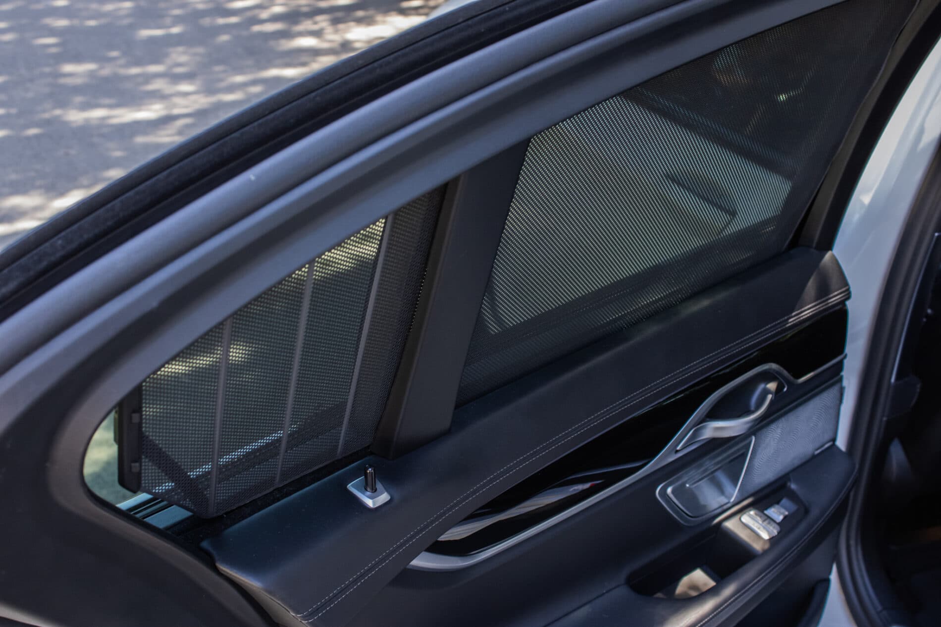 2019 BMW 750d, biela sedan, 105 849 km