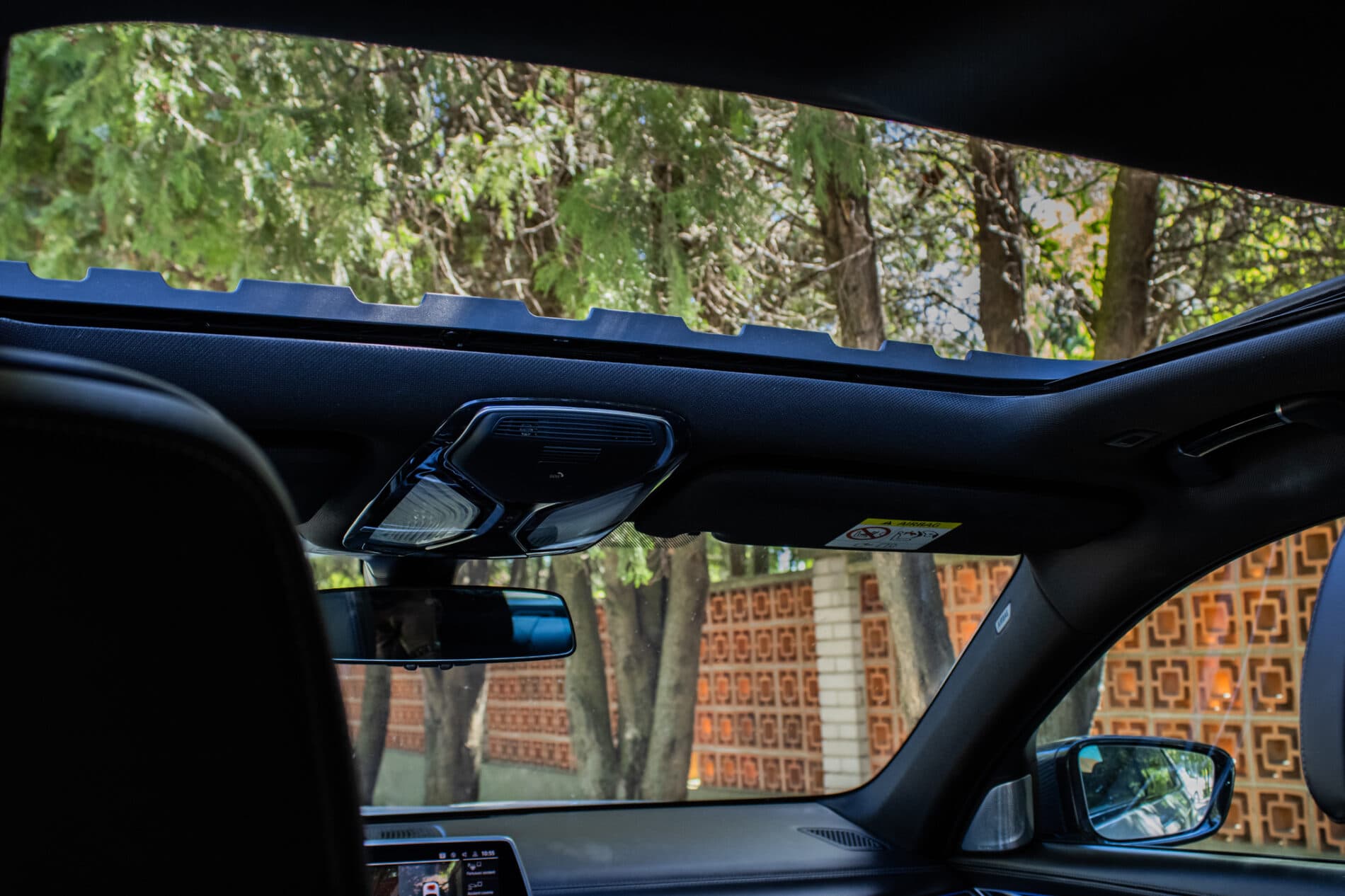 2019 BMW 750d, biela sedan, 105 849 km